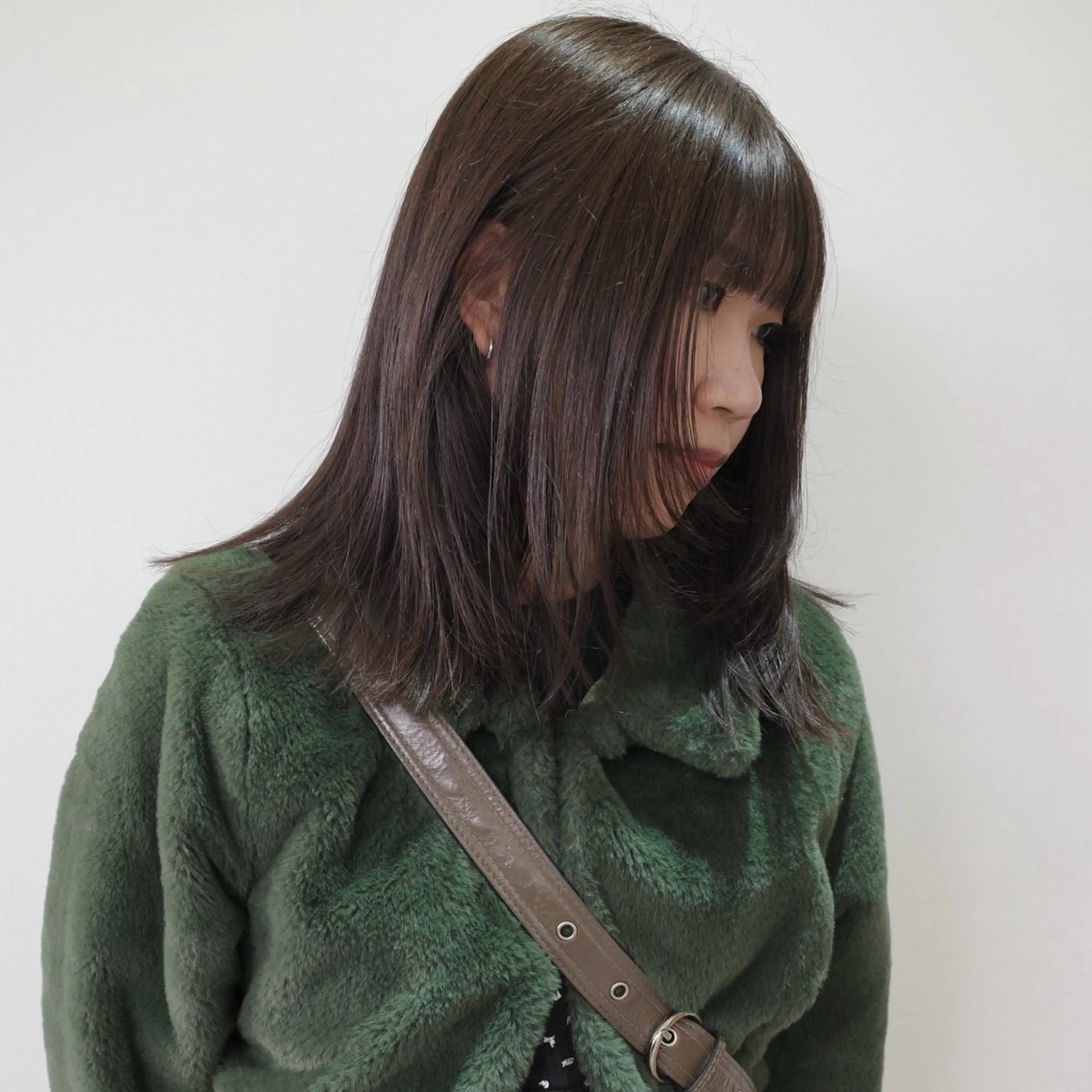 ミディアム カラー 透明感カラー グレージュ 顔まわりレイヤー 顔周りカット ハッシュカット カット ヘアカラー トリートメント nonoka オリーブ/グレージュのヘアスタイル