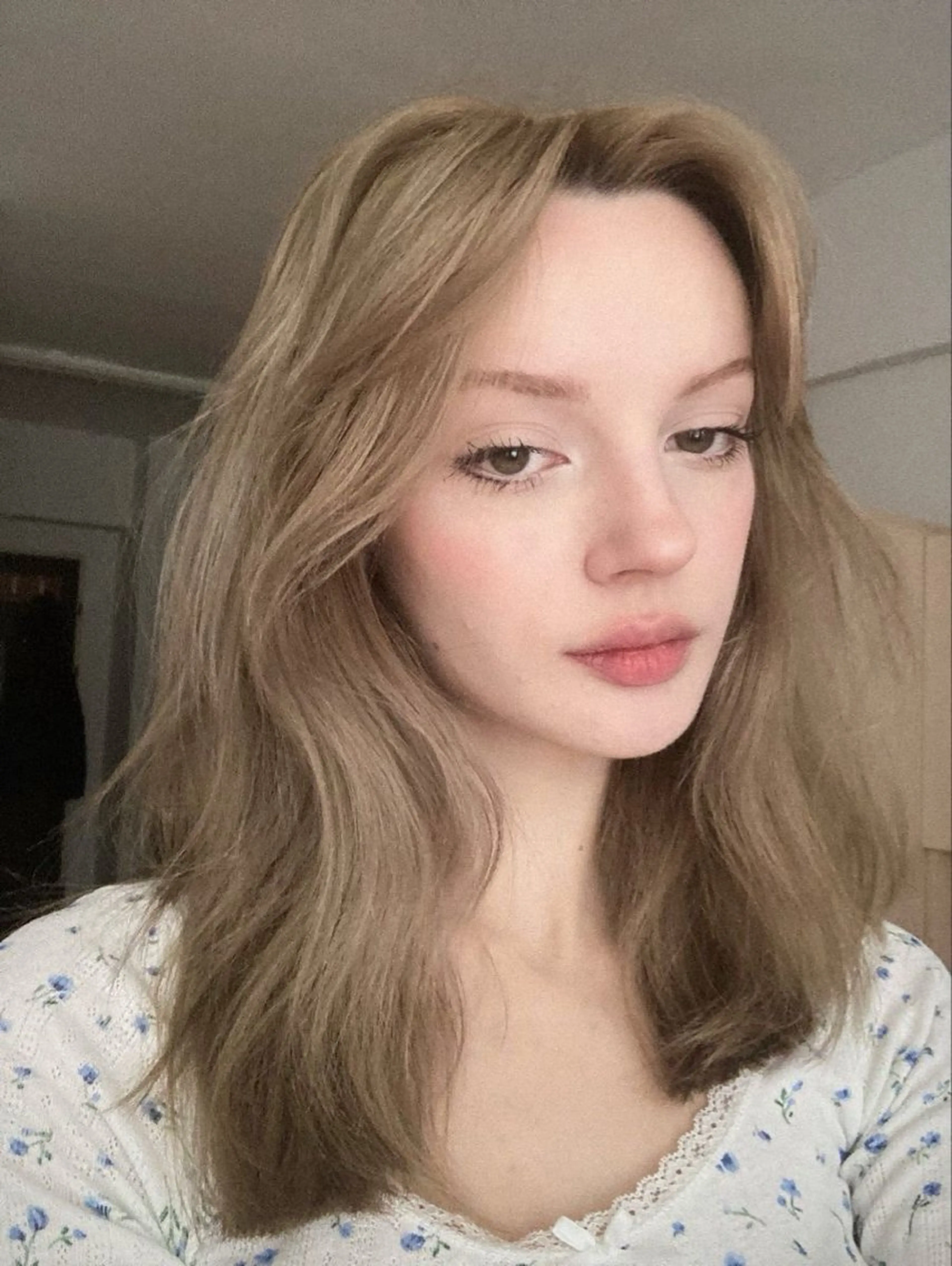 ロング カラー パーマ ヘアアレンジ カット ヘアカラー トリートメント ヘッドスパ ヘアセット 🤍レイヤーカット/ ベージュヘア🤍のヘアスタイル