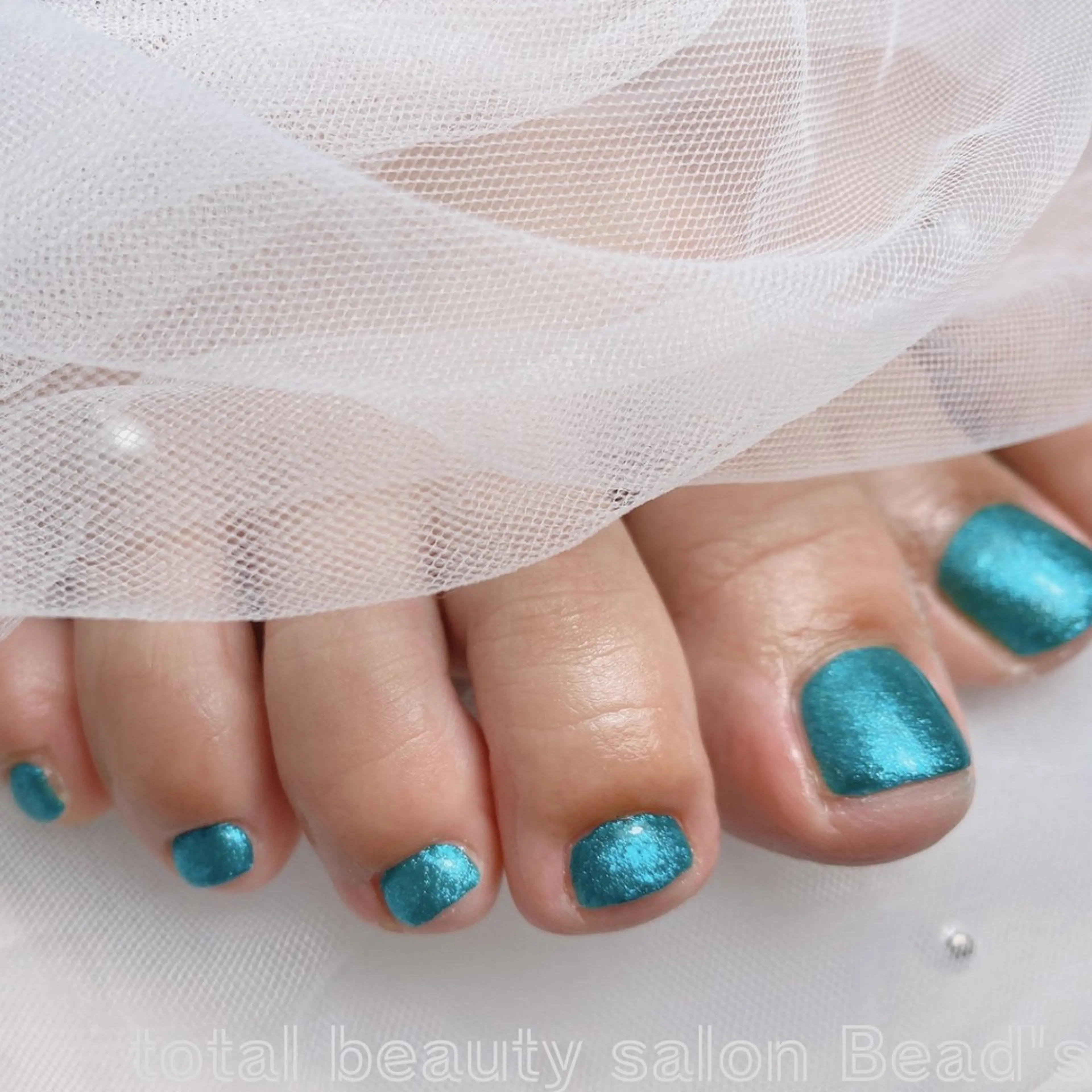 ネイル フットネイル ラメ(グリッター) フットネイル ネイルサロン　ビーズ所属・トータルビューティー サロンビーズ すずのネイルデザイン