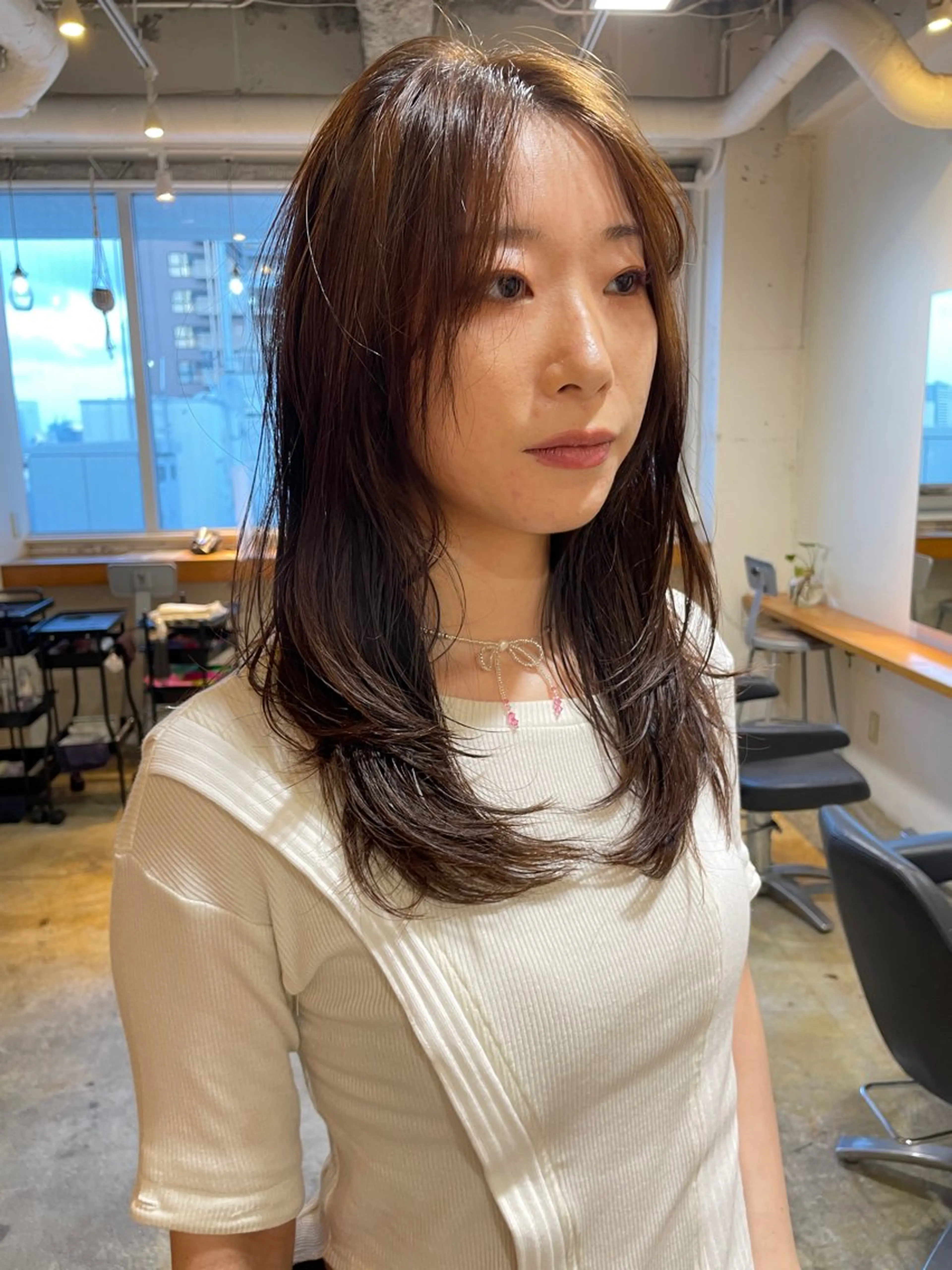 ミディアム カラー 顔まわりレイヤー レイヤーカット カット ヘアカラー トリートメント レイヤー／似合わせ TAKUYAのヘアスタイル
