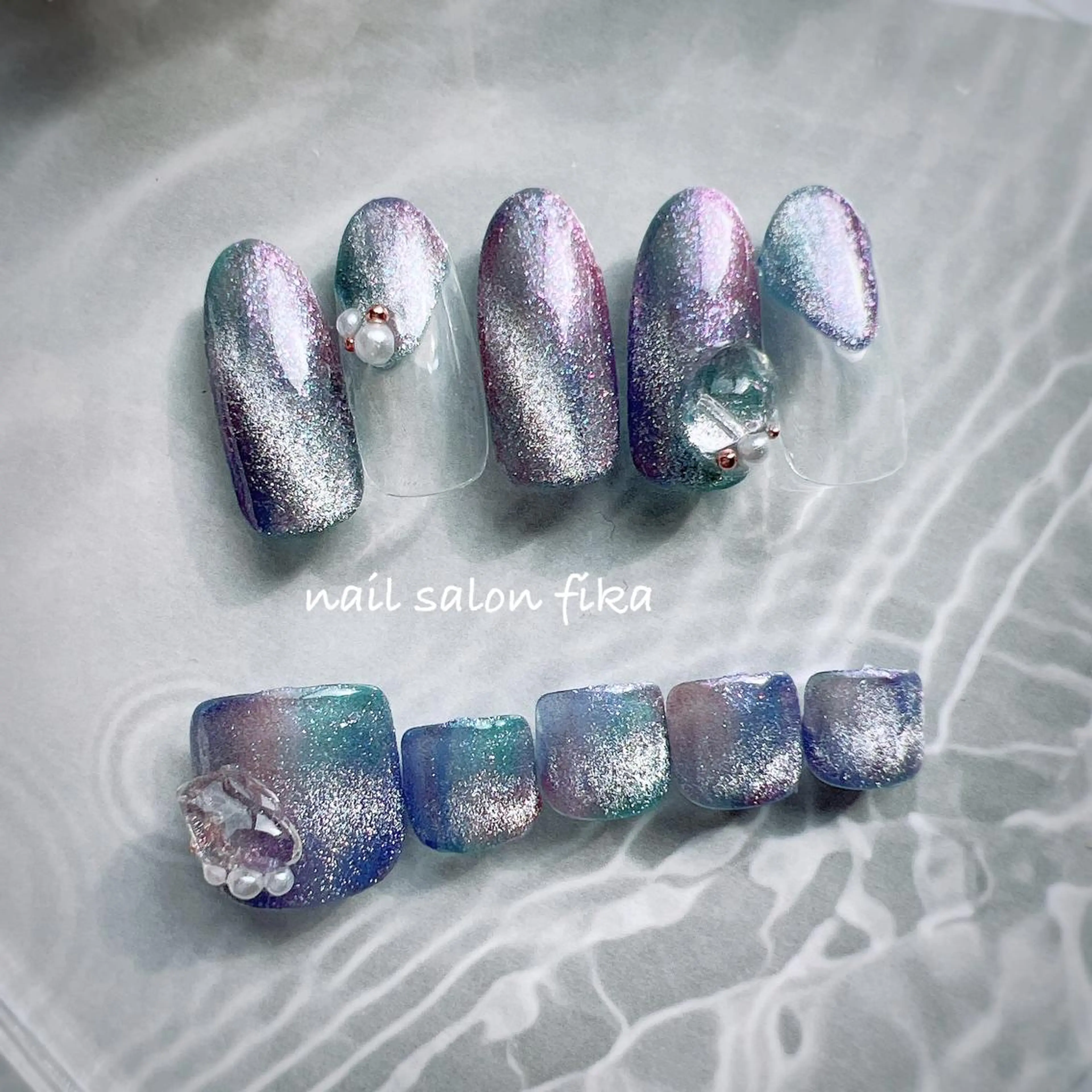 ネイル フットネイル キラキラネイル マグネットネイル 夏ネイル nail salon fikaのネイルデザイン
