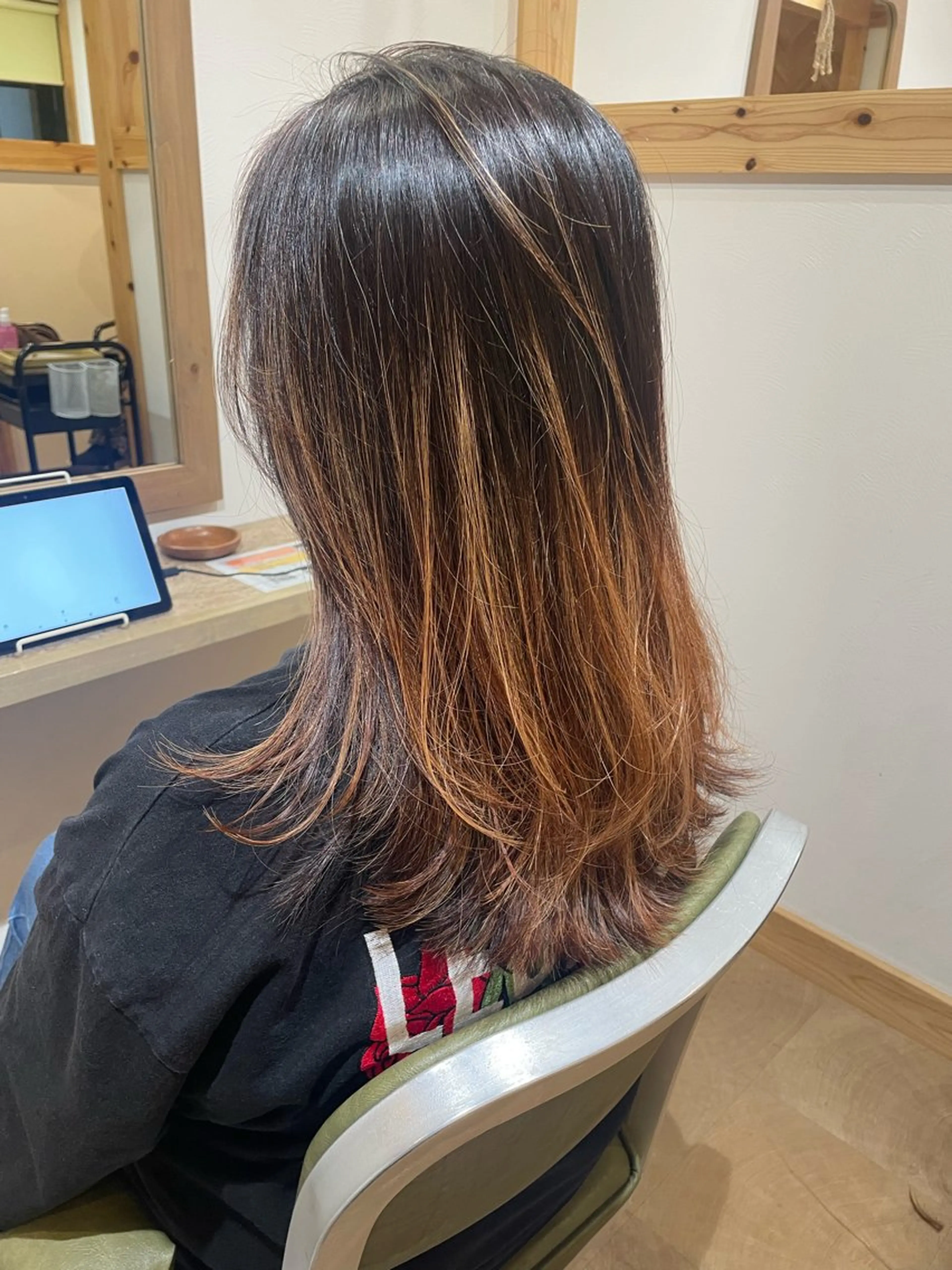 ロング レイヤーカット カット パーマ 山口里莉 /ブリーチカラーのヘアスタイル