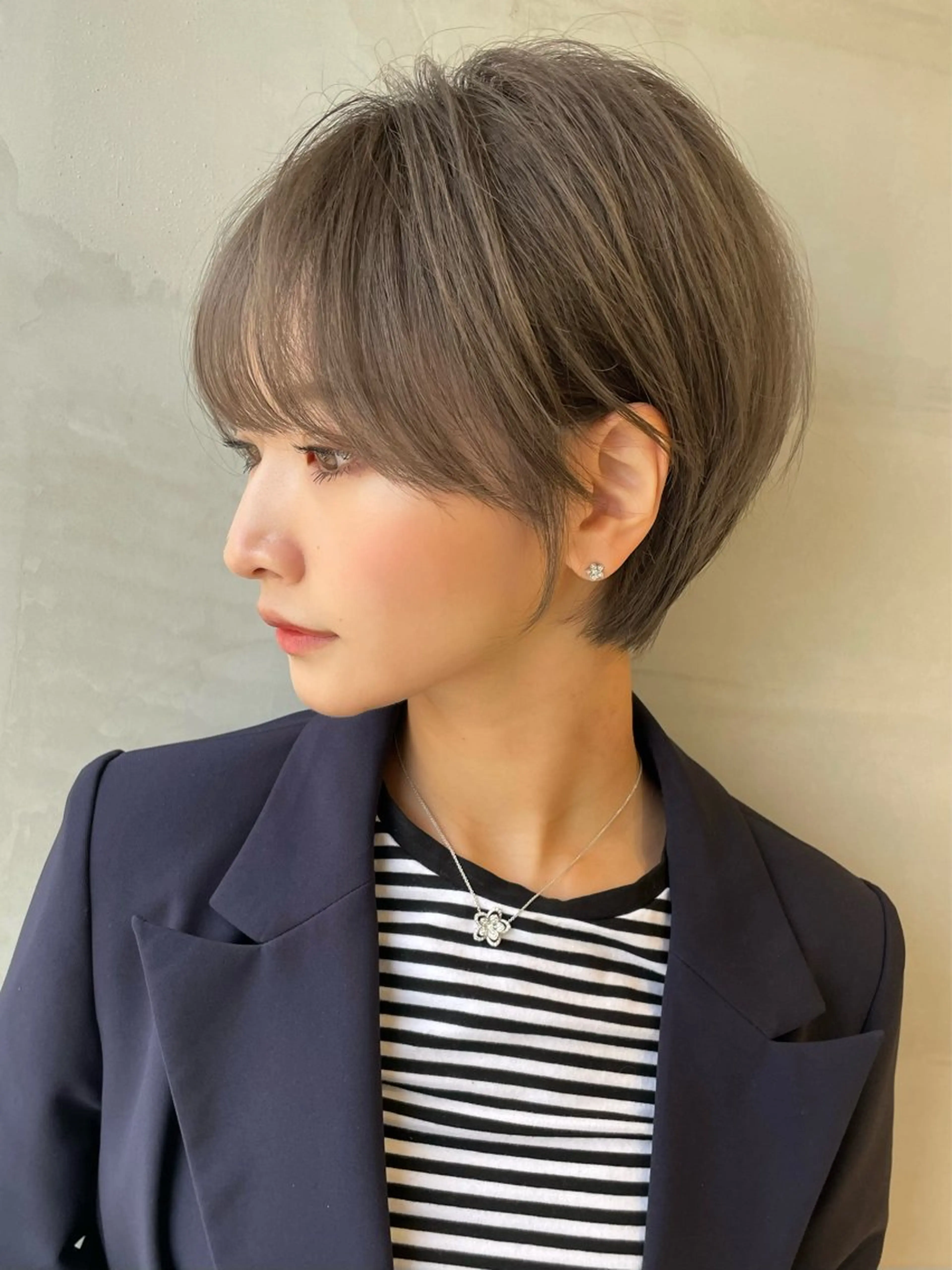 ショート カット トリートメント 【いっせい】ブリーチ 無しＷカラー×カットのヘアスタイル