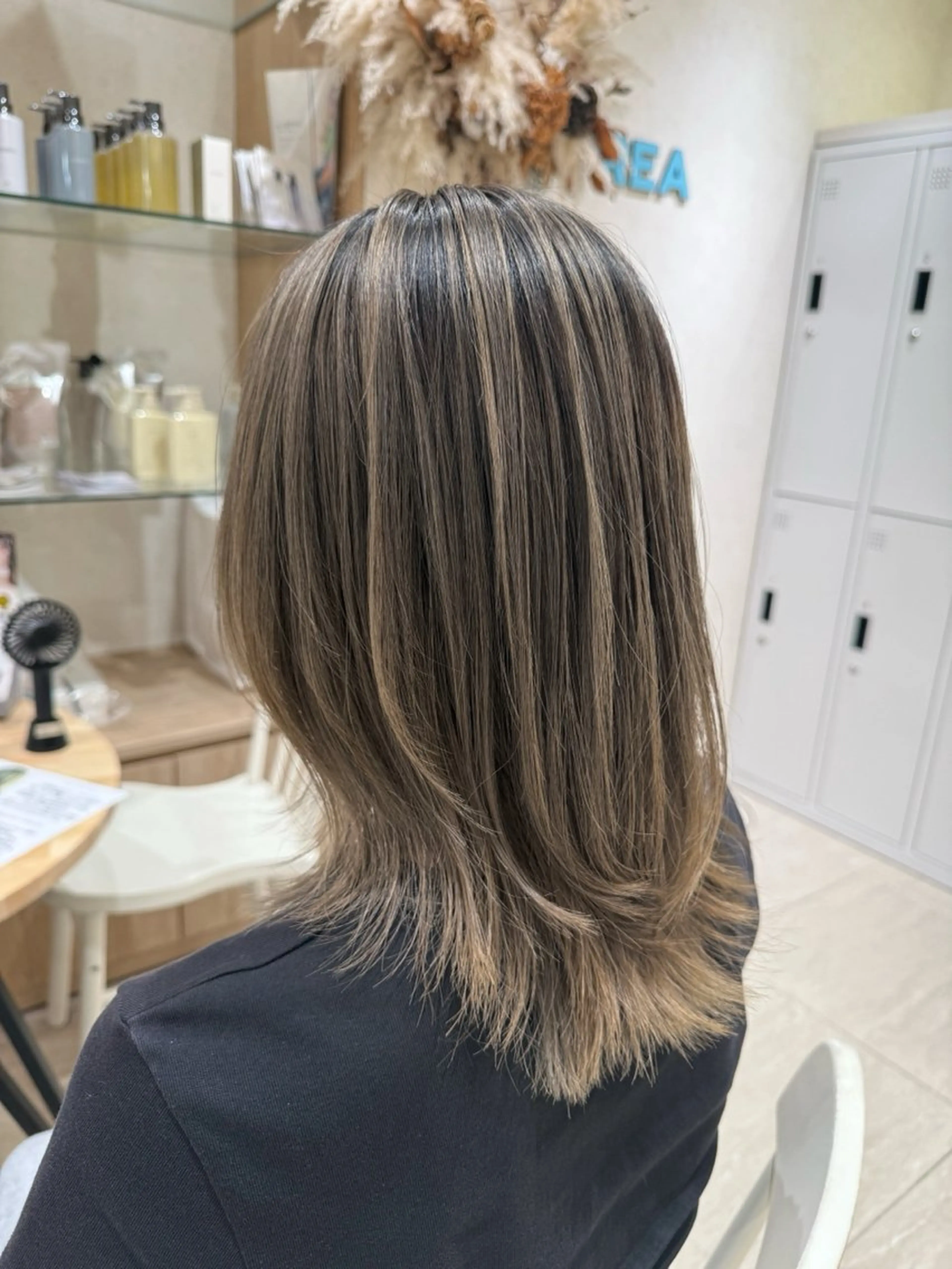ミディアム カラー ヘアカラー トリートメント シアーベージュニスト 🥣大石亜里紗のヘアスタイル