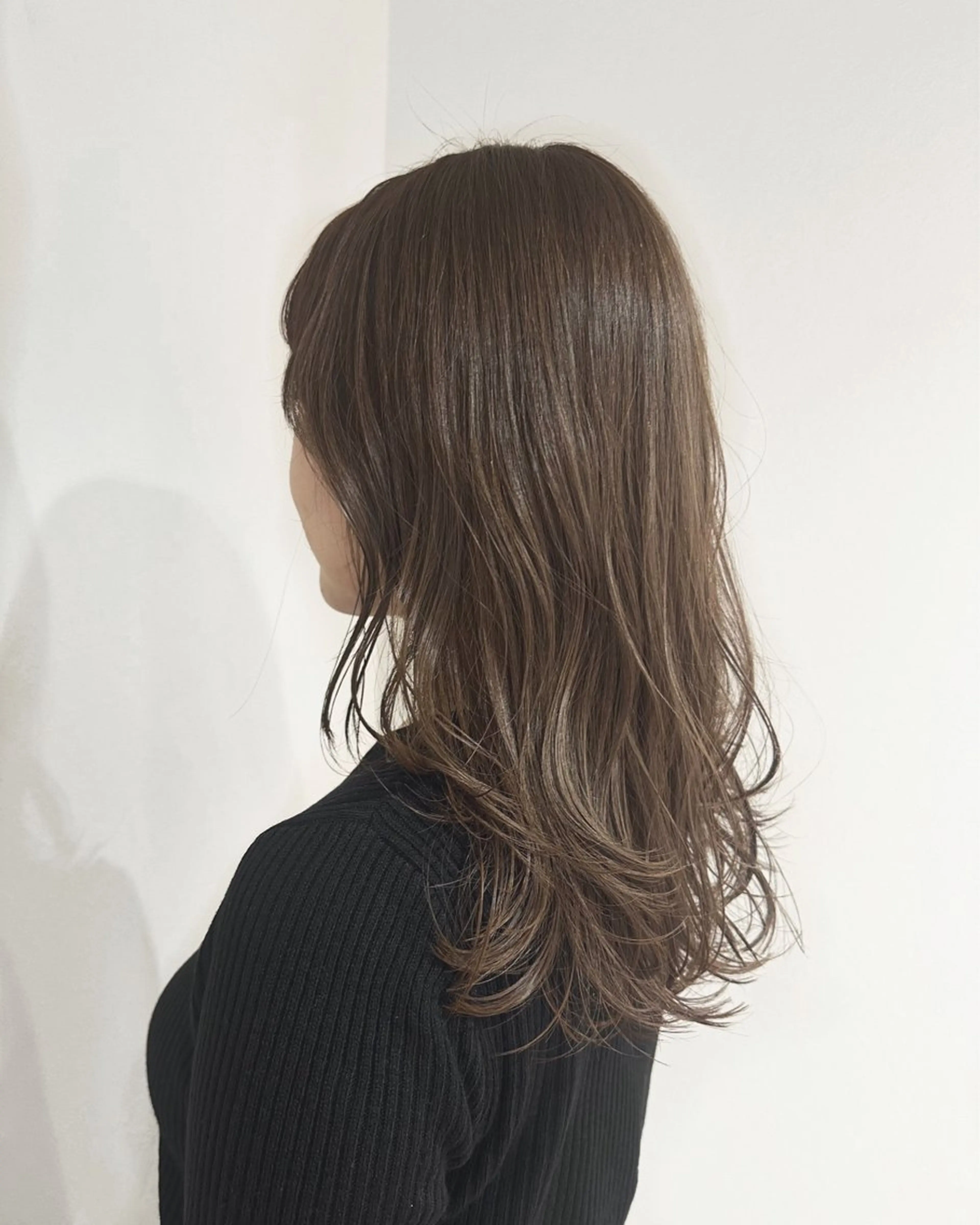 セミロング カラー カット ヘアカラー トリートメント TRENCH　相澤 果歩のヘアスタイル