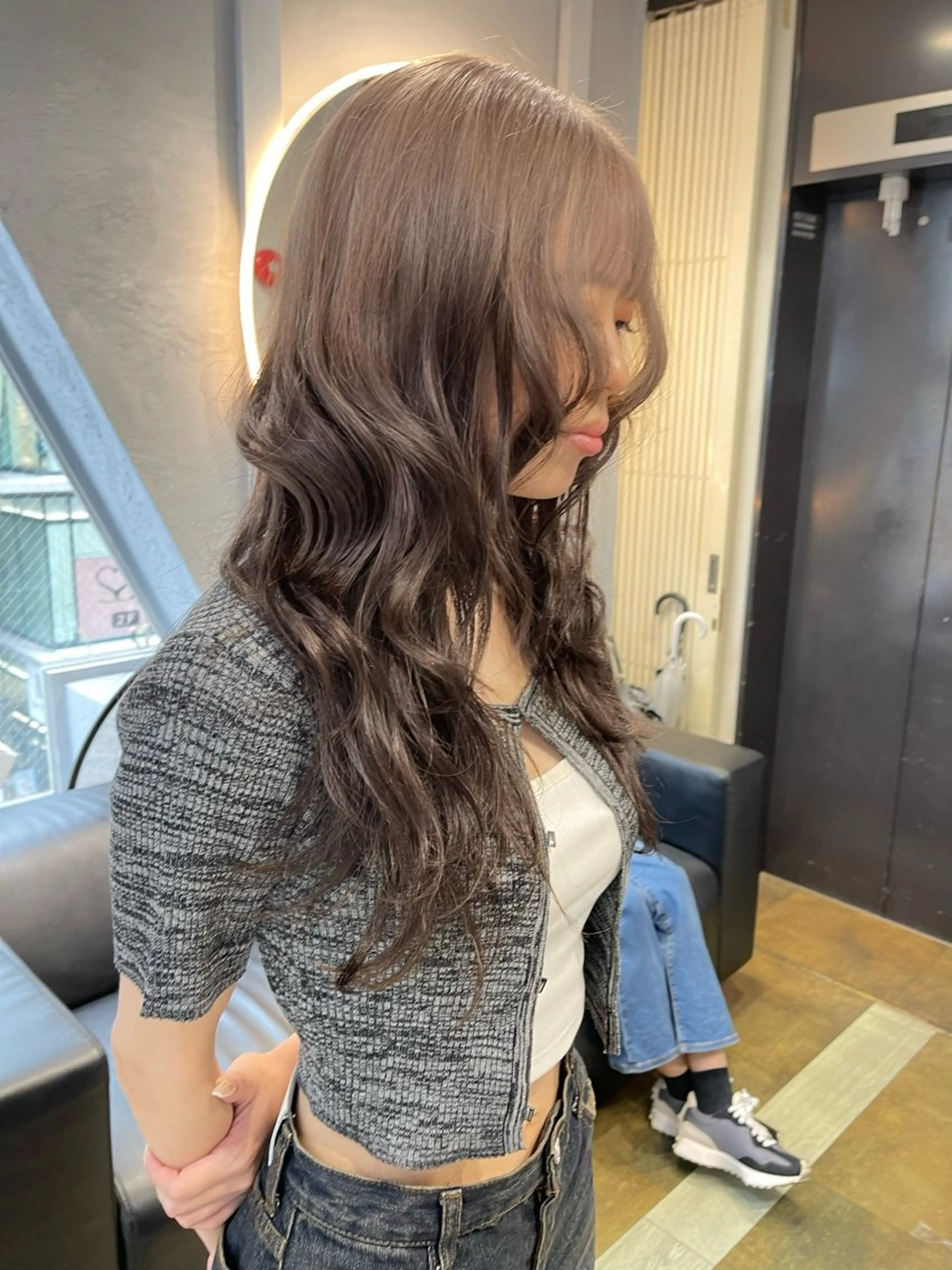 ロング カラー ベージュカラー ブリーチ ケアブリーチ デザインカラー ダブルカラー カット ヘアカラー トリートメント 宮崎　達也 ミルクティーベージュのヘアスタイル
