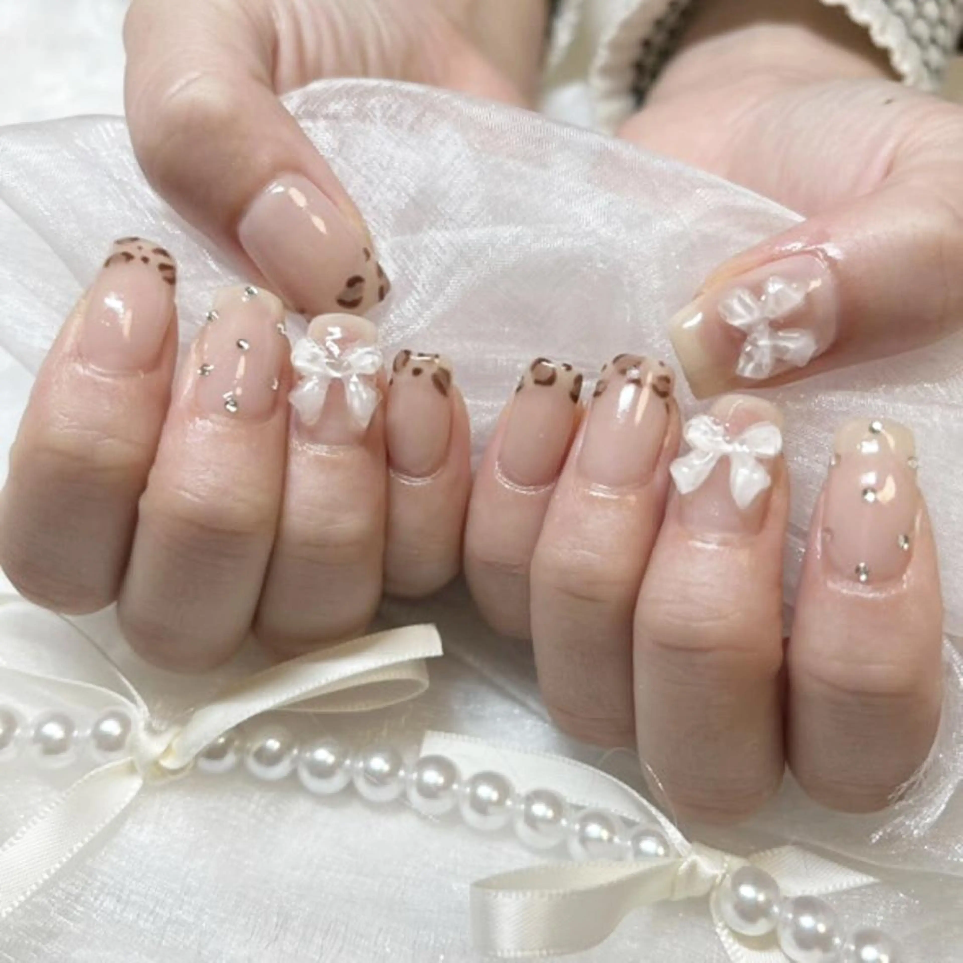 ネイル ジェルネイル キラキラネイル 韓国ネイル 持ち込み ワンカラーネイル ハンドネイル fiore nail 🦋のネイルデザイン