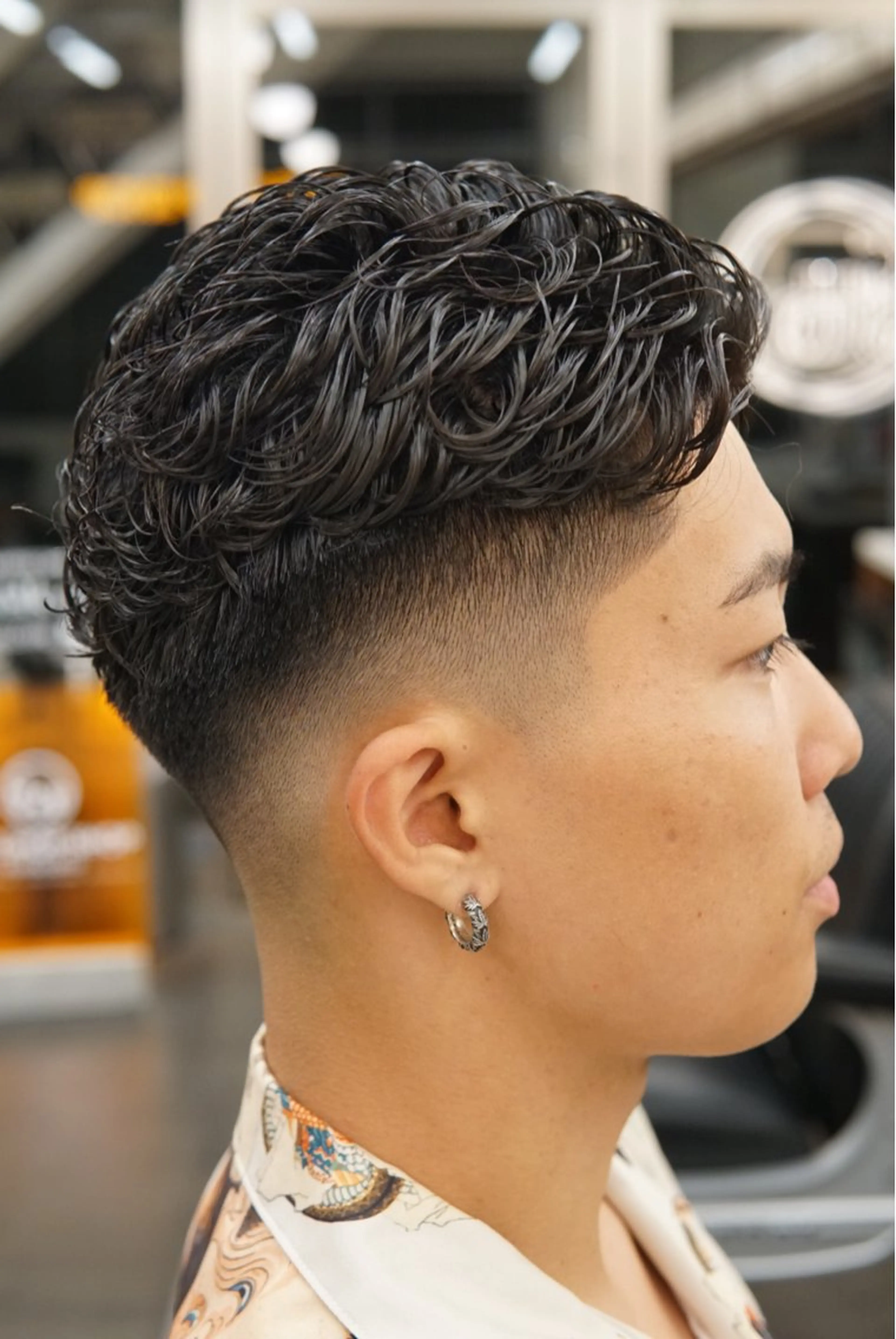 ミディアム パーマ メンズ ミディアムパーマ フェードカット メンズパーマ THE CHOP SHOP HARAJUKU所属・竹内 亮太のヘアスタイル
