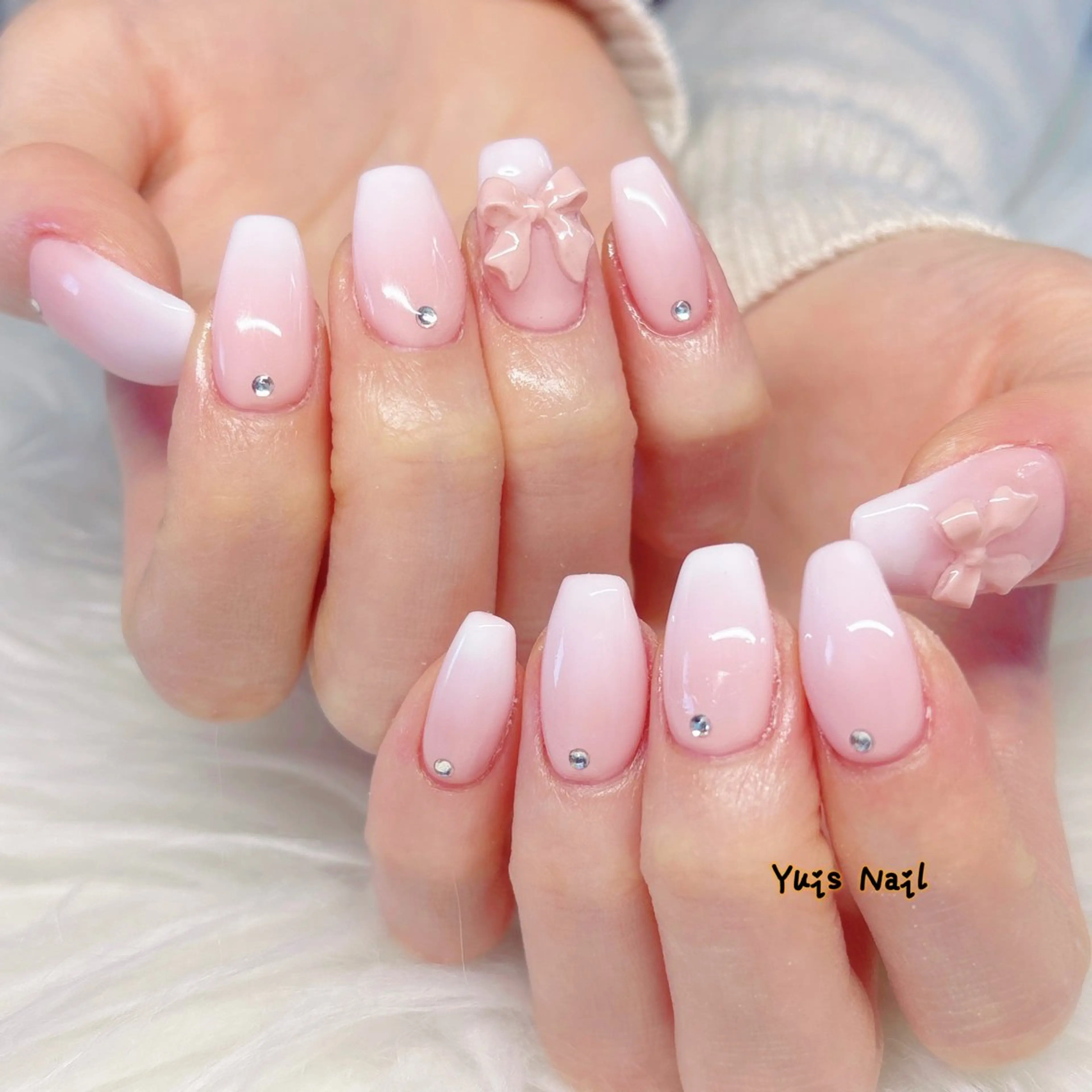 ネイル 持ち込み ピンク リボン シンプルネイル ホワイト ハンドネイル Yuis Nailスカルプ専門のネイルデザイン
