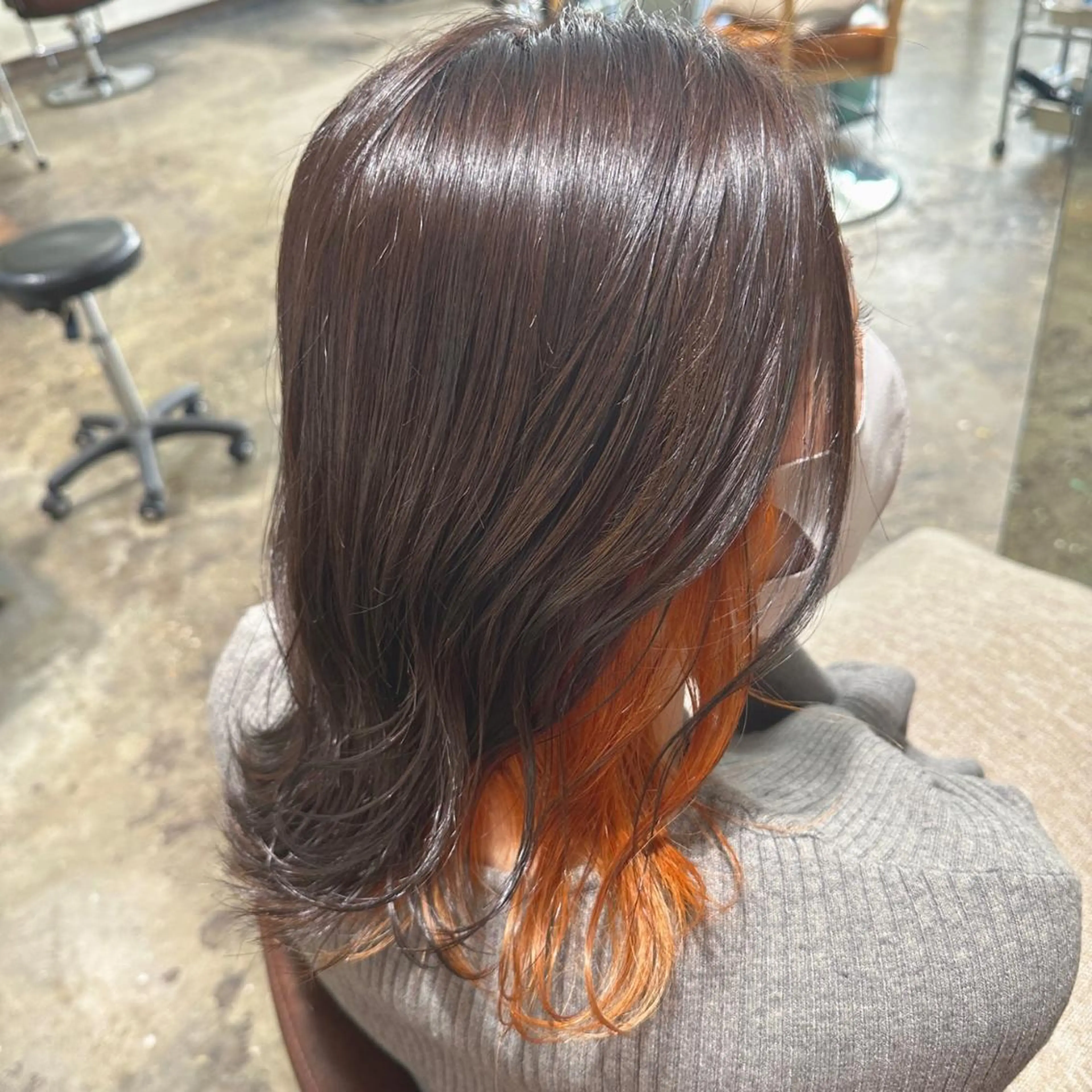 ミディアム カラー ヘアアレンジ イヤリングカラー グレージュ オレンジ 🇰🇷韓国スタイル レイヤー/ayanaのヘアスタイル