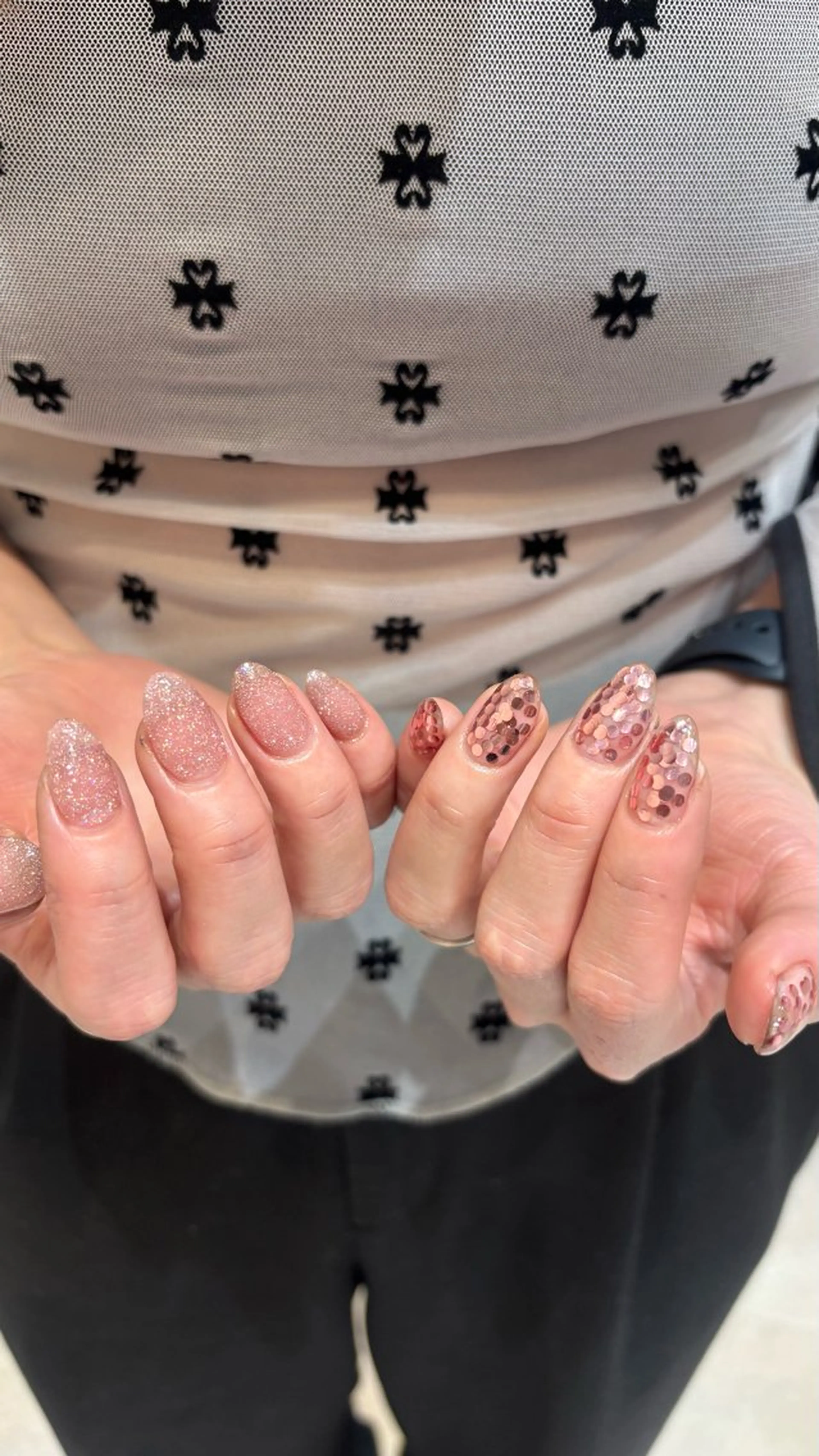 ネイル キラキラネイル ピンク ハンドネイル GO TODAY SHAiRE SALON 表参道colore店所属・emmi nailのネイルデザイン