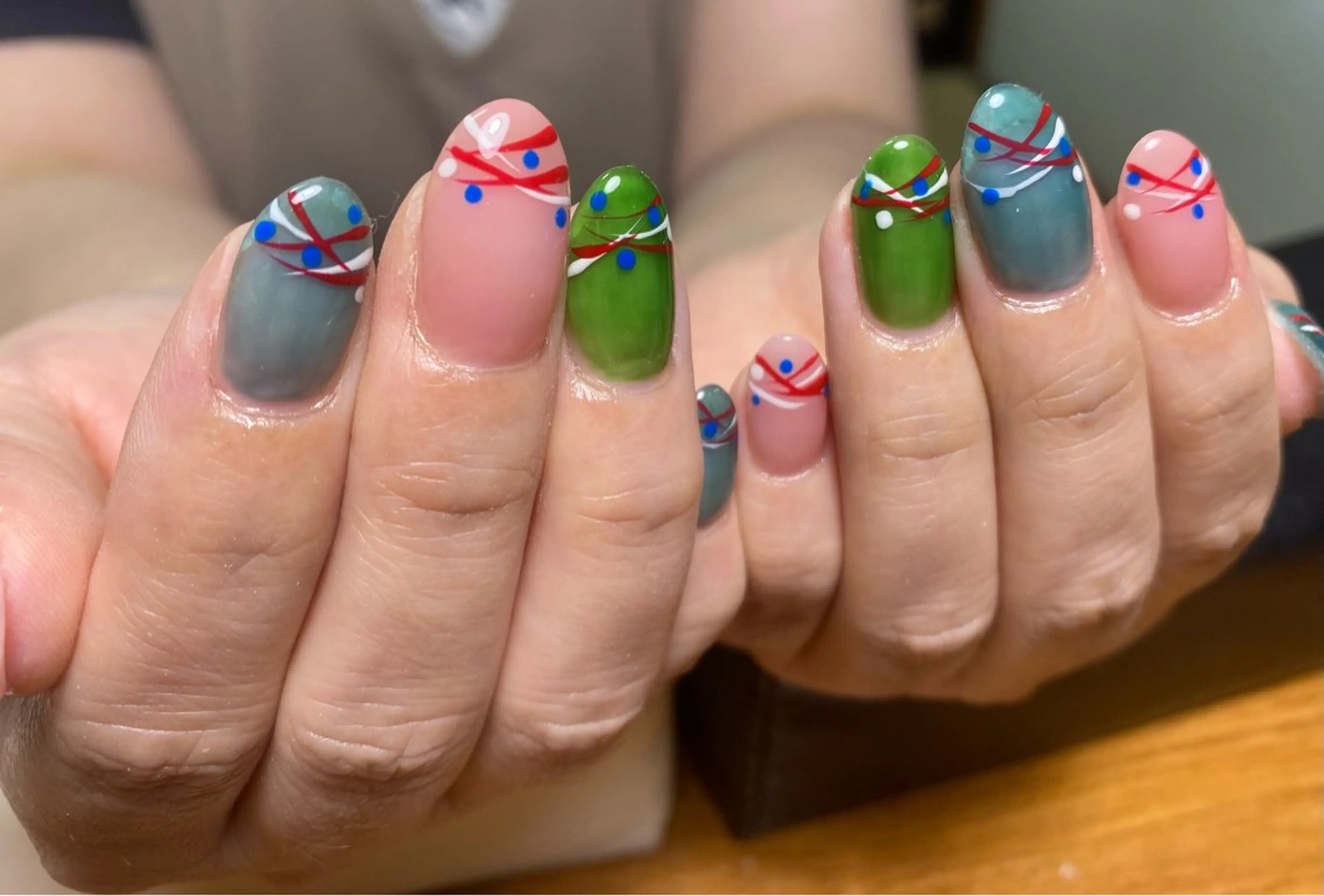 ミディアム ネイルサロンまきの所属・牧野 真都華のネイルデザイン