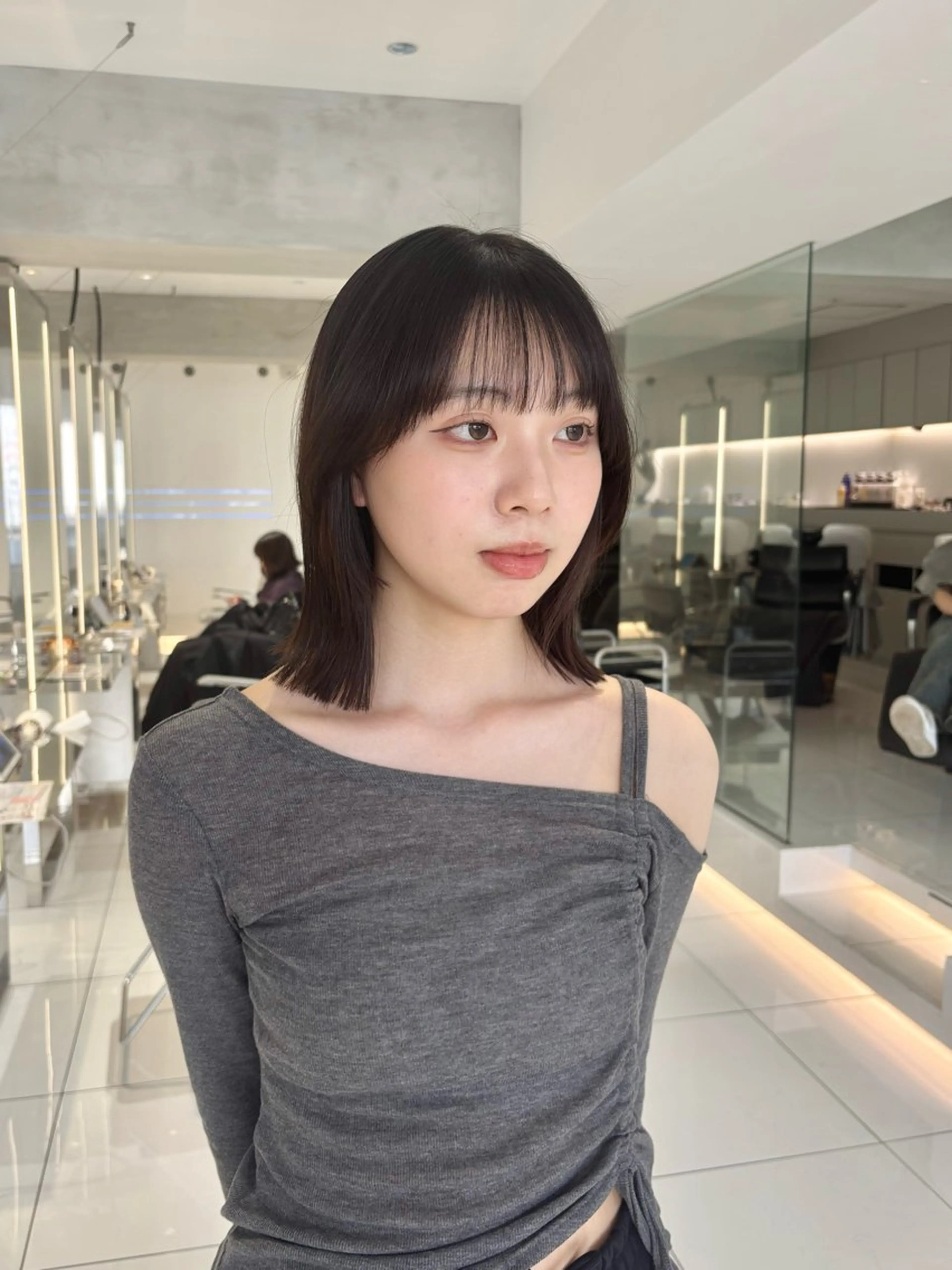 セミロング カラー くびれヘア 顔周りカット 韓国風ヘア レイヤーカット カット ヘアカラー mina🌿無料ショ ートカット募集中🚨のヘアスタイル
