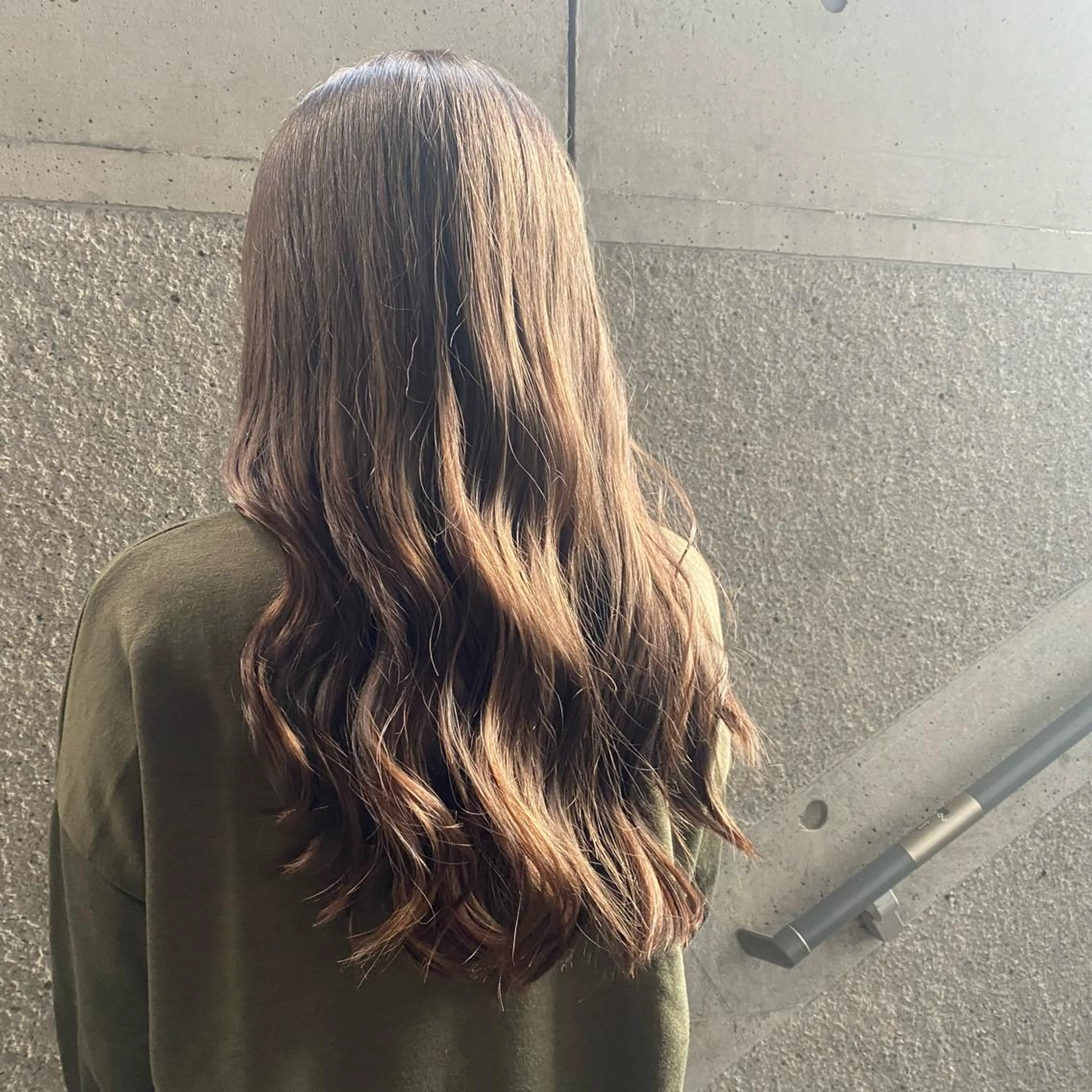 ロング カラー ヘアアレンジ 切りっぱなしボブ ベージュカラー ハイトーンカラー インナーカラー ピンクカラー 🌿ブリーチ/髪質 改善/🌿‬JINのヘアスタイル