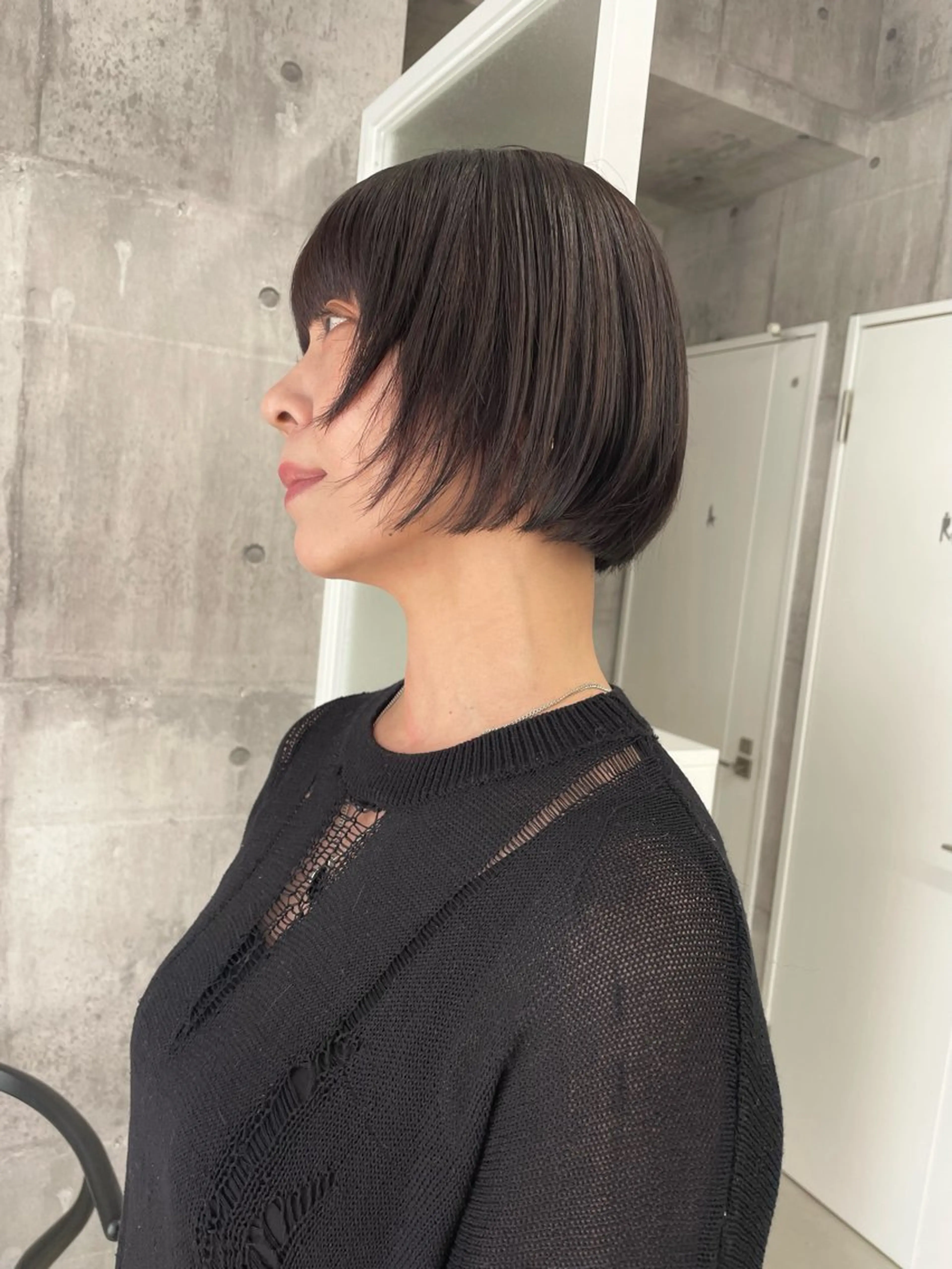 ショート カラー 黒髪 パープルカラー パープルブラック ボブ 錦 茉李のヘアスタイル