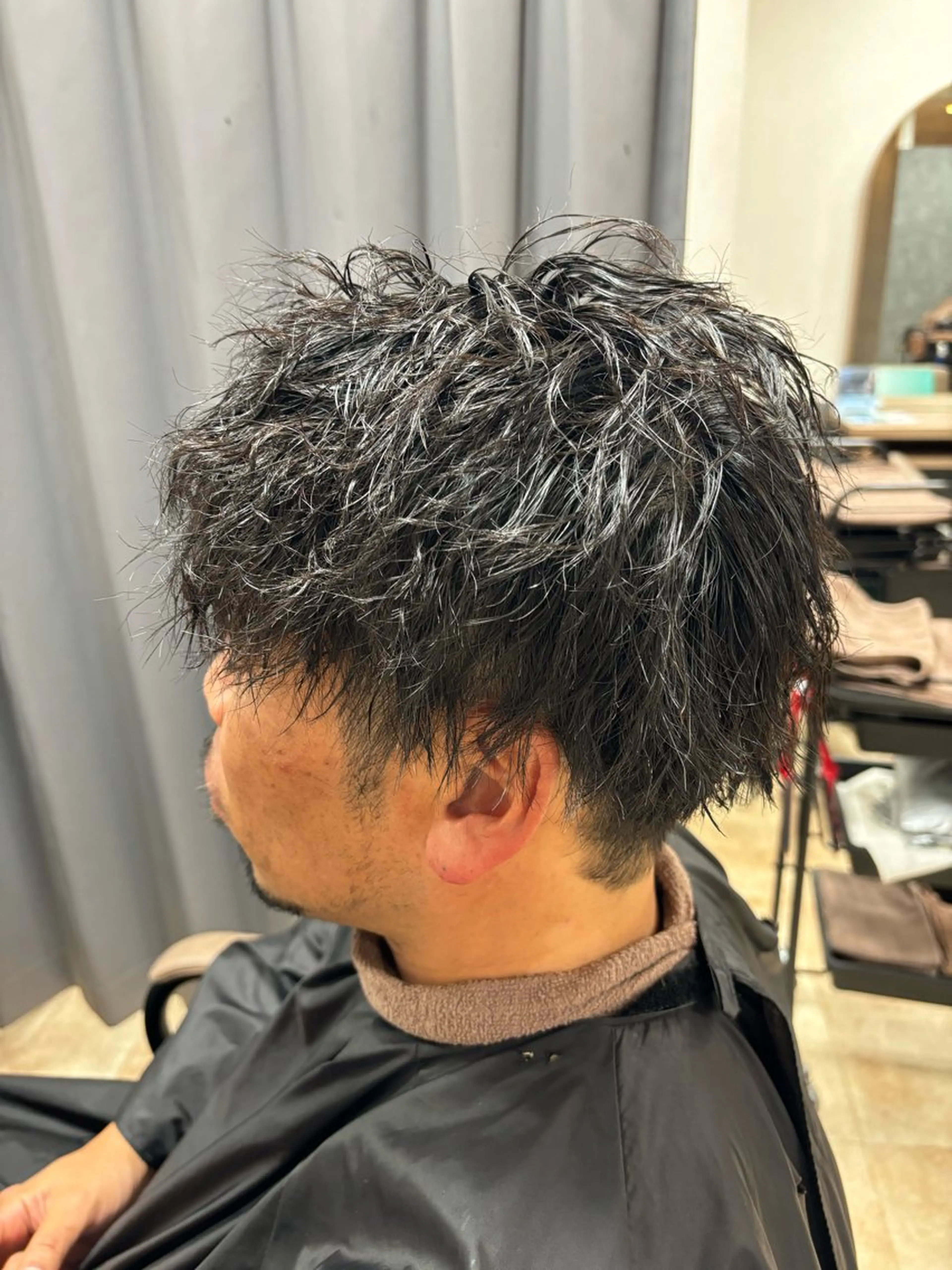 ミディアム パーマ メンズ ミディアムパーマ マッシュ メンズパーマ メンズツイストパーマ ツイストパーマ 竹内 滉太のヘアスタイル
