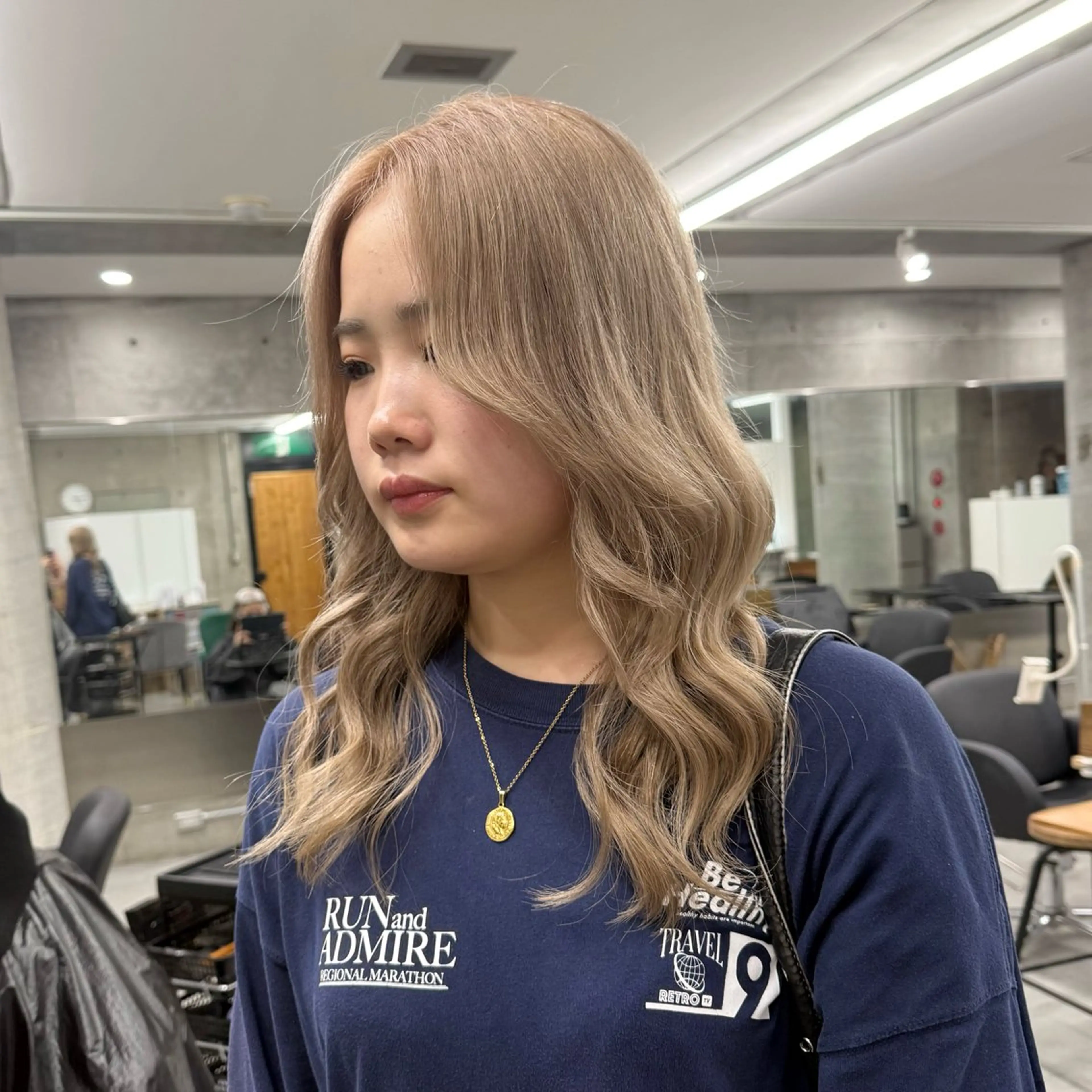 セミロング カラー ヘアカラー Welring hair salon所属・Runa/大人 かわいいハイトーンのヘアスタイル