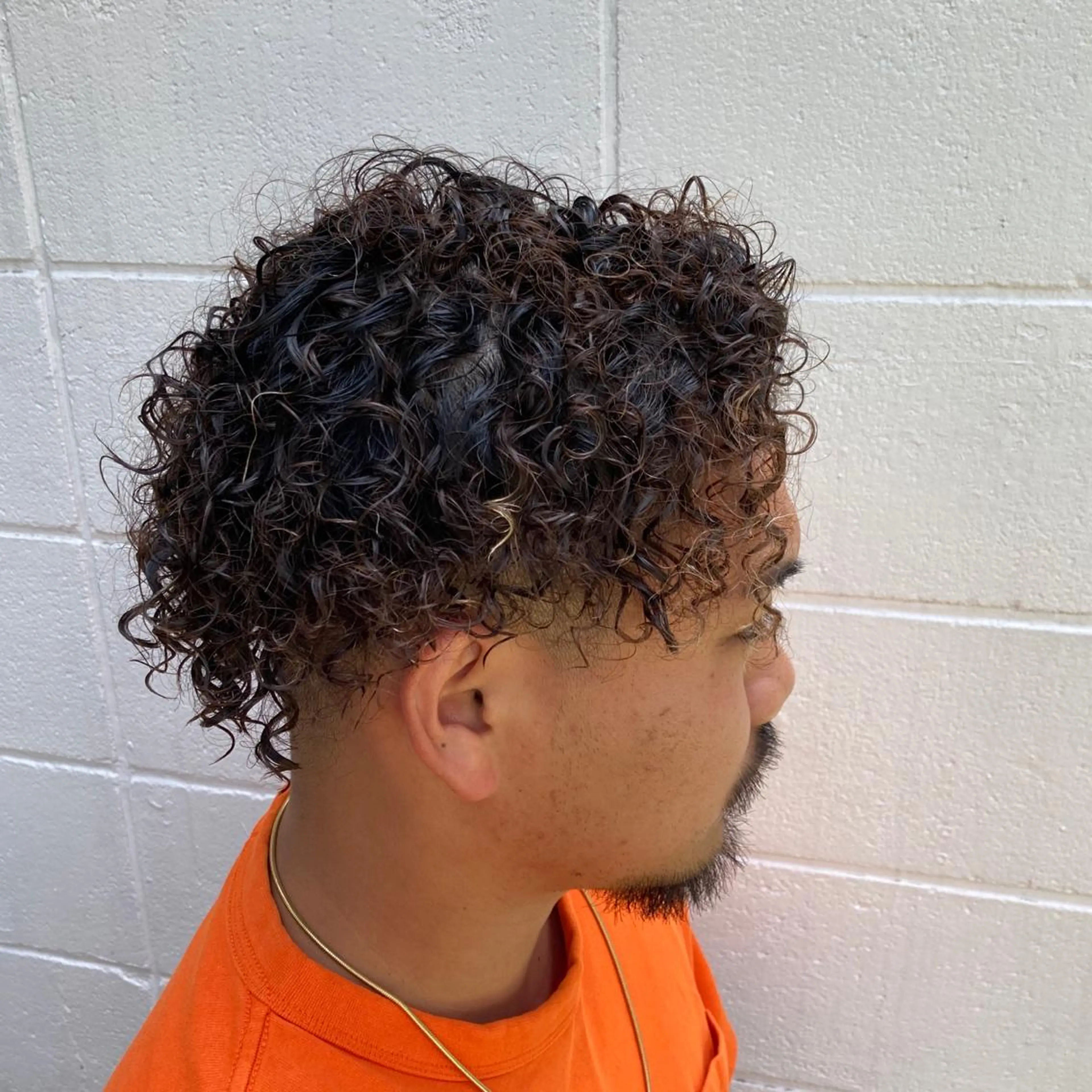 ショート パーマ メンズ メンズパーマ 外国人風カラー スパイラルパーマ カット パーマ メンズ特化 TAKUYAのヘアスタイル