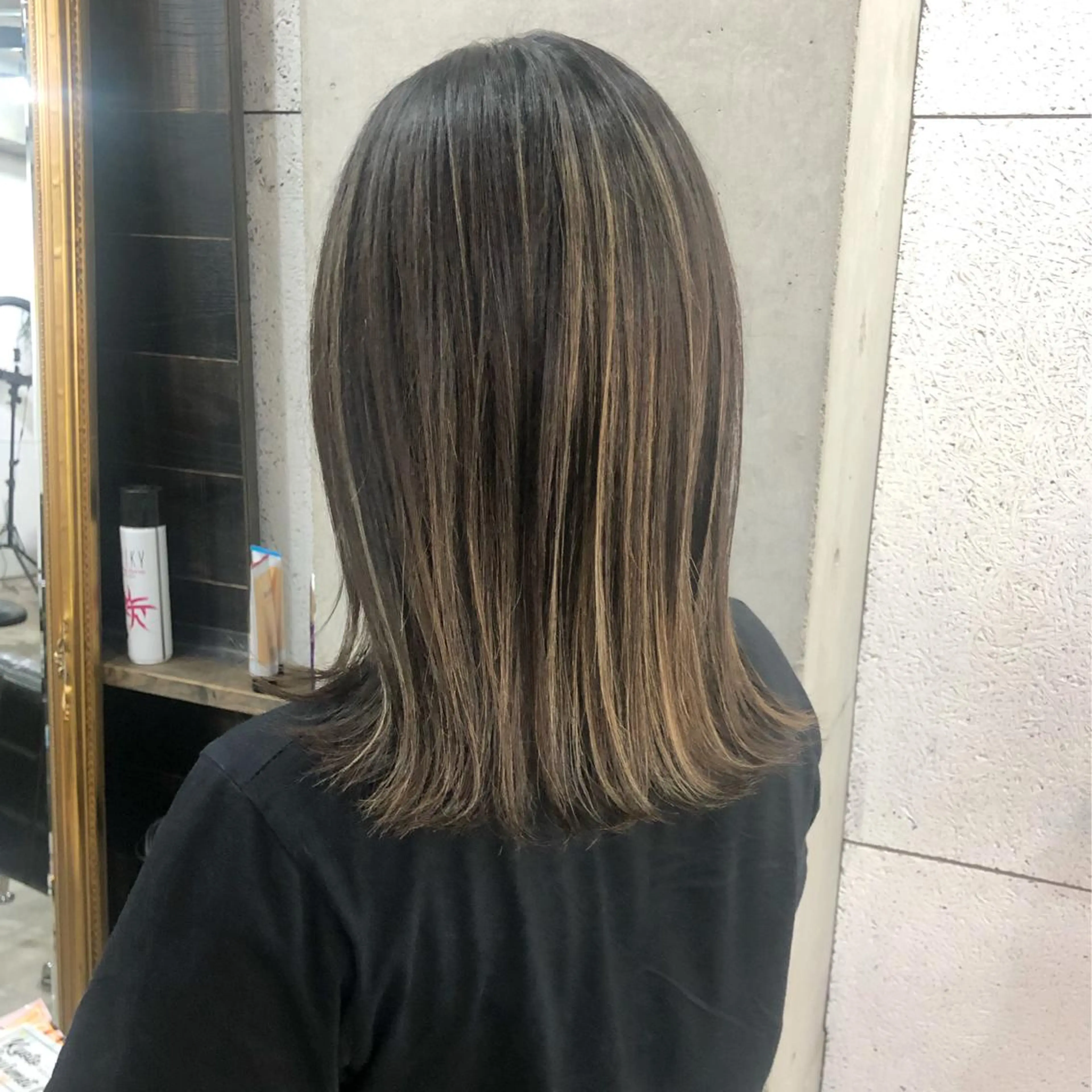 ミディアム カラー ネイル グレージュ ハイライトカラー ハイライト 中山 天地のヘアスタイル