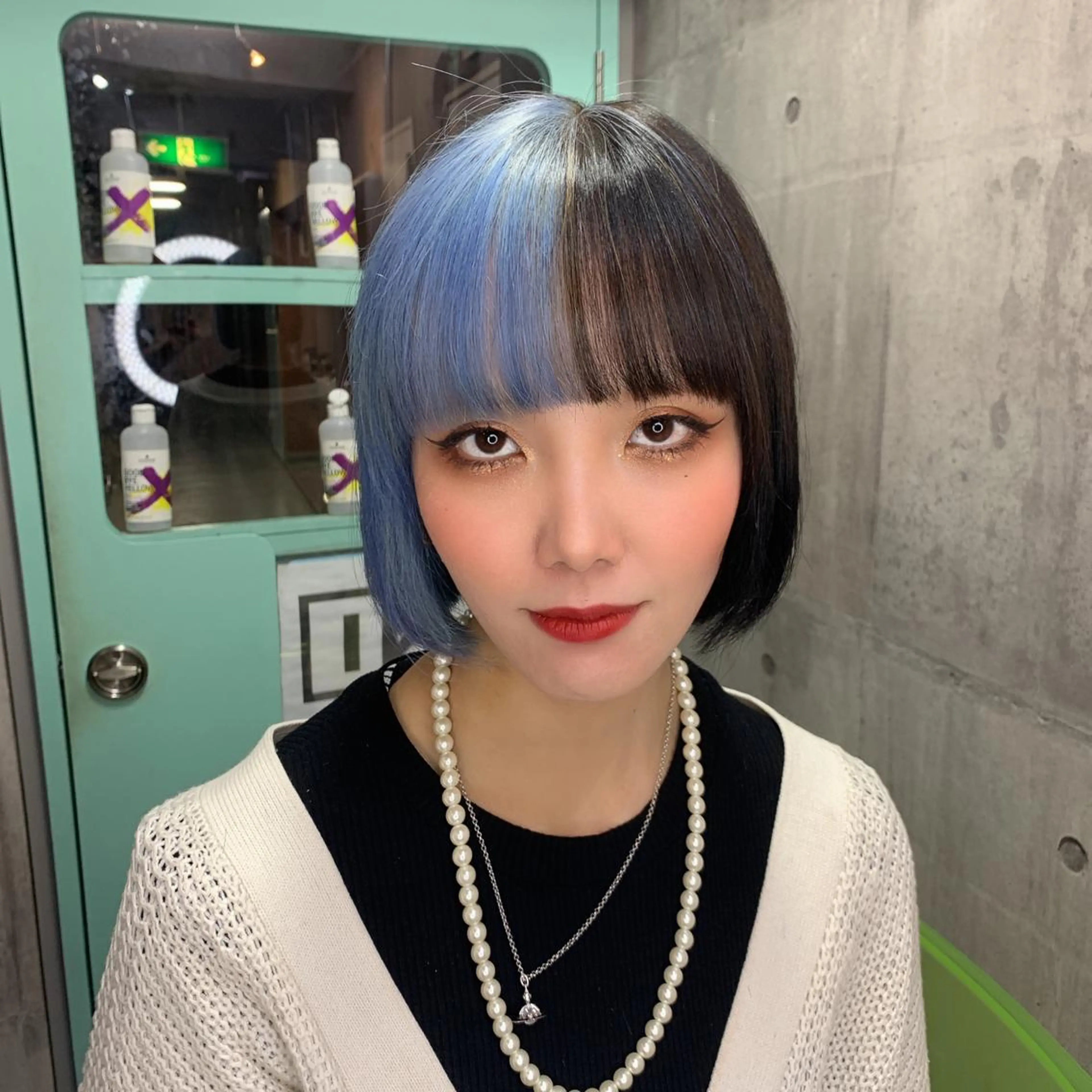 ミディアム カラー ツートーンカラー ボブ ホワイト&レイヤーカ ットエクステ長畠俊輔のヘアスタイル