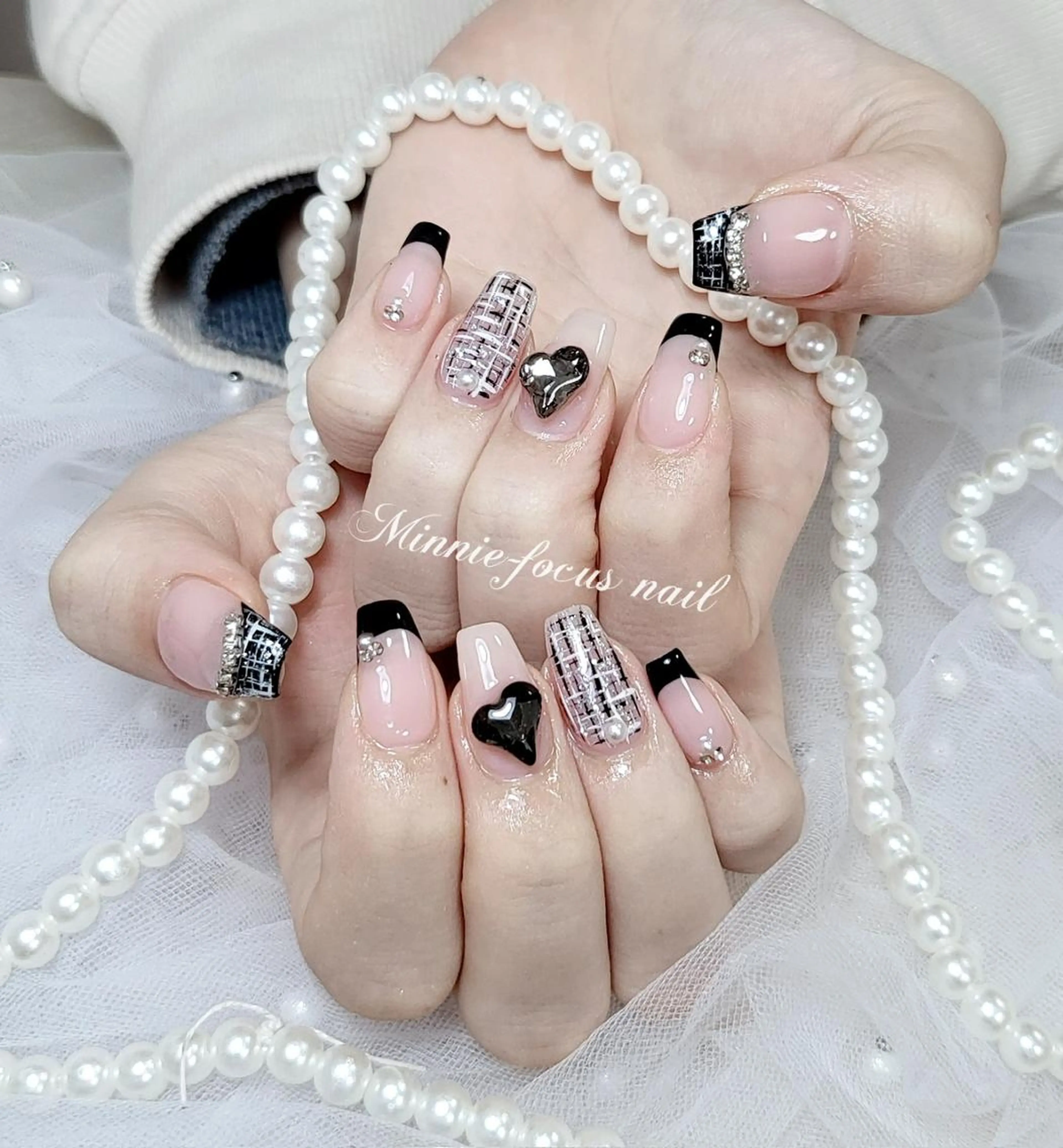 ネイル フレンチネイル ゴージャス キラキラネイル 韓国ネイル ツイードネイル ハンドネイル 🧸Lydia nail✨のネイルデザイン