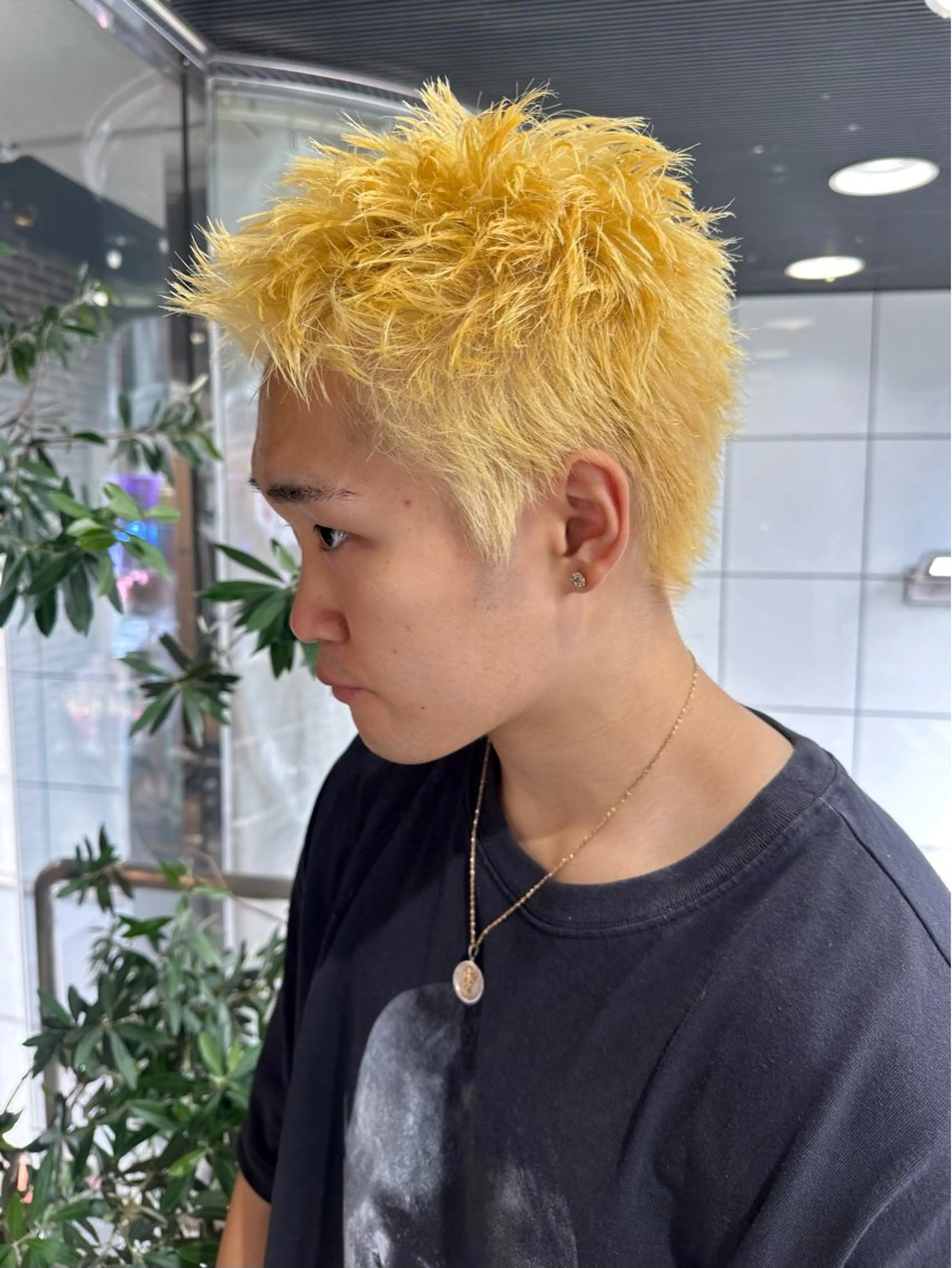 ショート カラー メンズ メンズブリーチ メンズハイトーン メンズインナーカラー ブリーチ ケアブリーチ カット ヘアカラー Rei/縦落ち ツイスパ/パーマ特化のヘアスタイル
