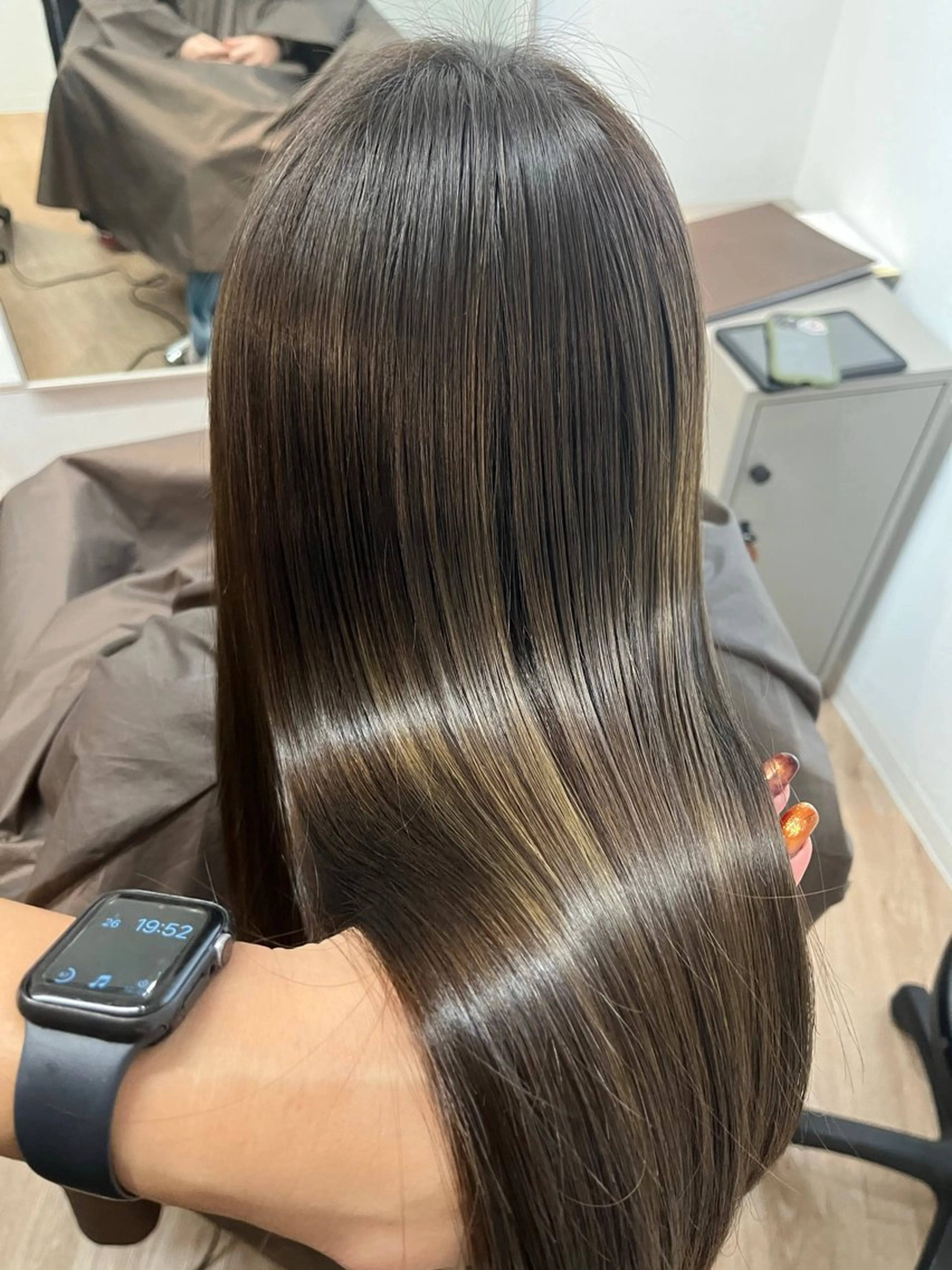 ロング ハイライト 岸田 悠佑のヘアスタイル