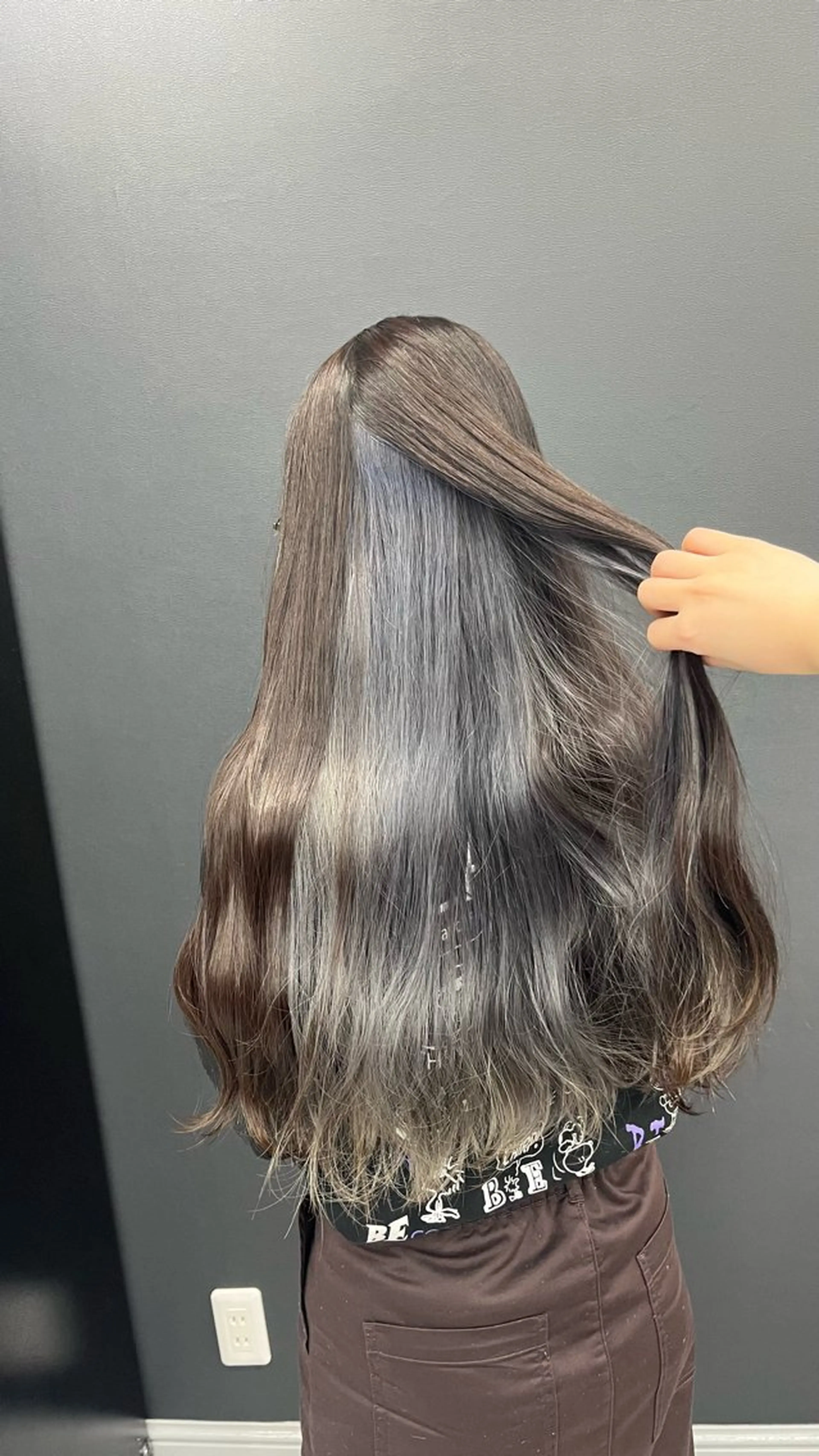 ロング カラー ブルーカラー ブラウンカラー ダークブラウン シルバー ヘアカラー White梅田  ／ COCOのヘアスタイル