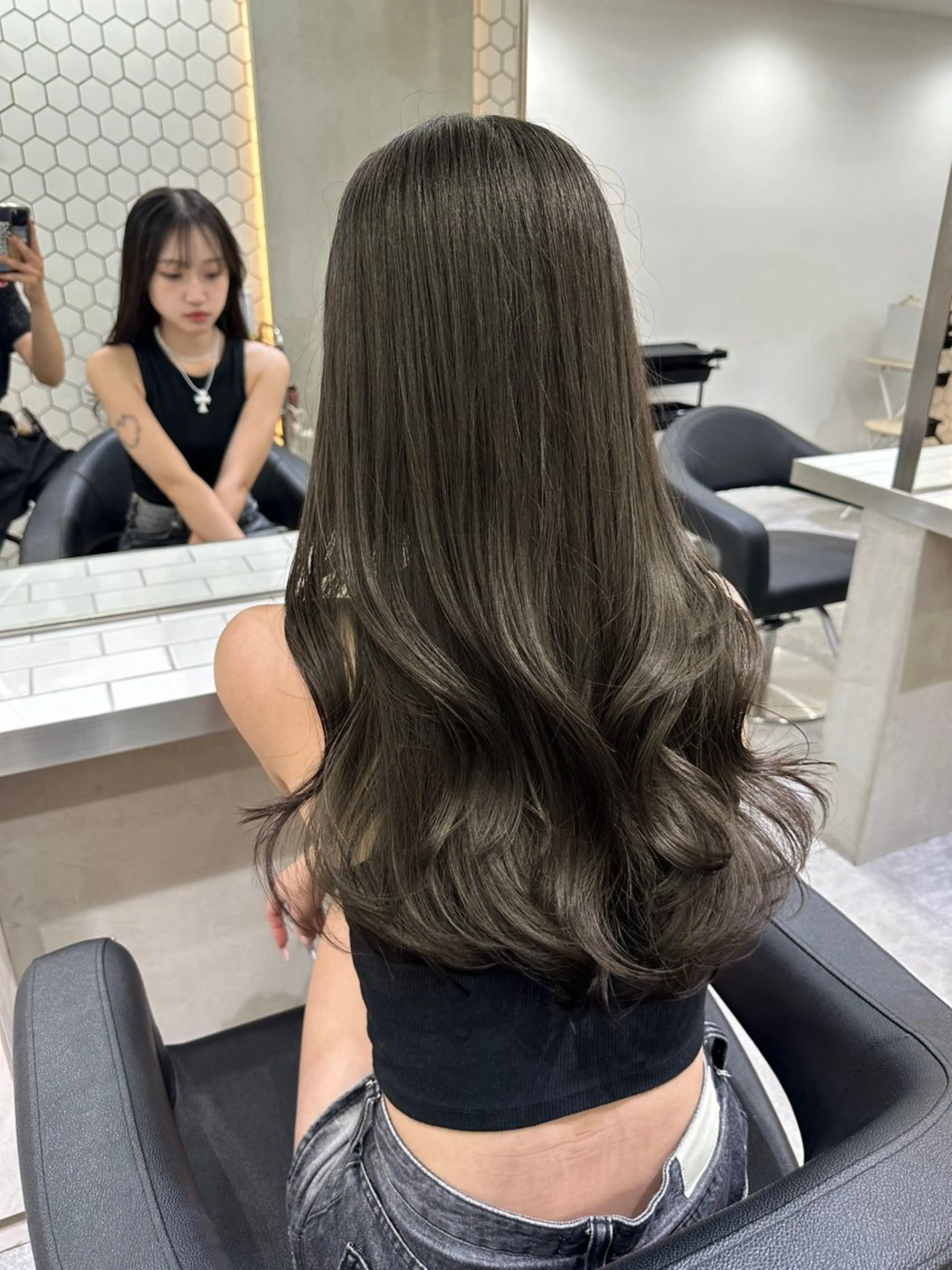 ロング カラー カット ヘアカラー トリートメント レイヤー 顔周り グレージュ/添田晃基のヘアスタイル