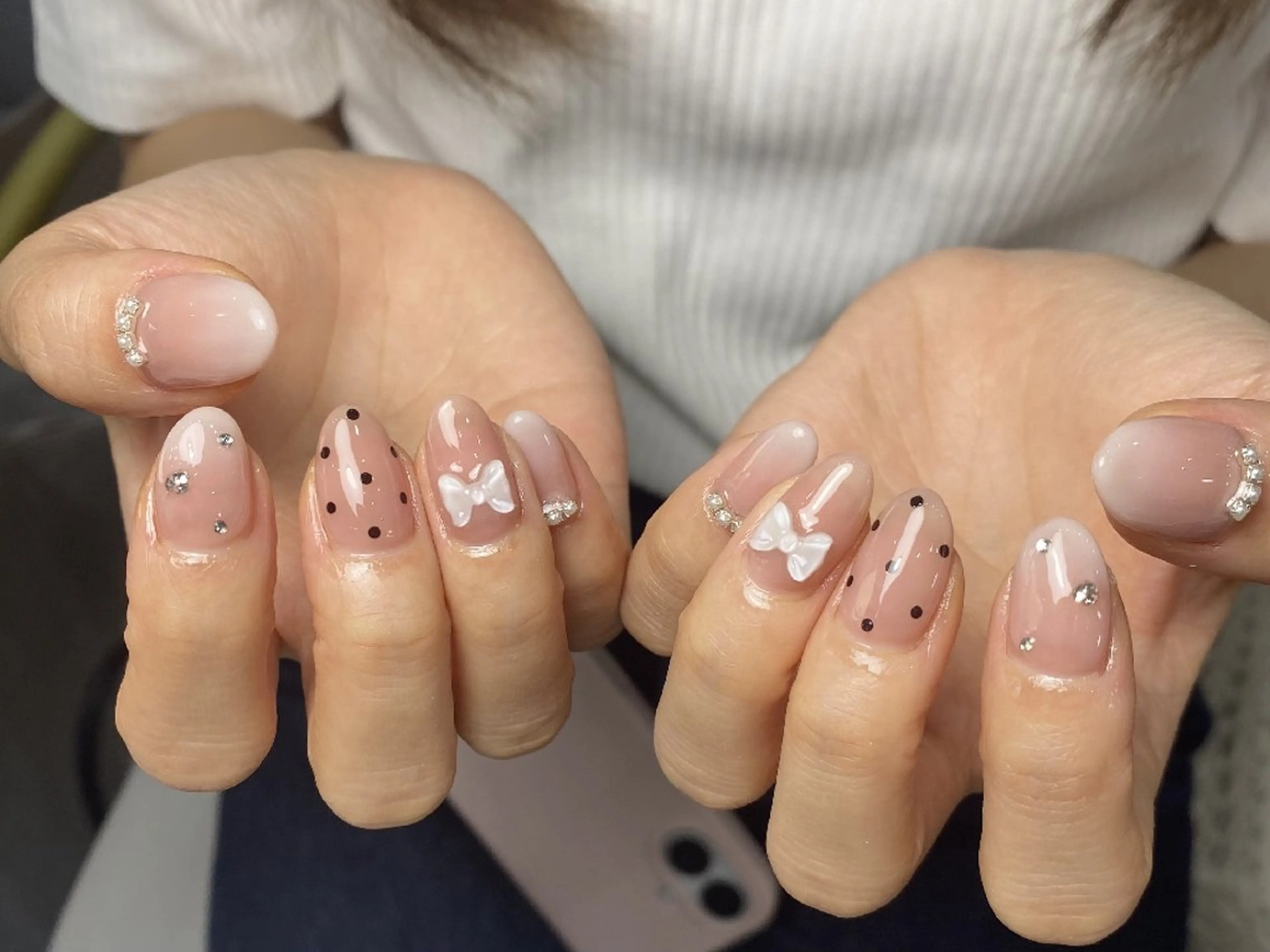 ネイル チークネイル フレンチネイル ジェルネイル ガーリー キラキラネイル ハンドネイル UM Nail Salonのネイルデザイン