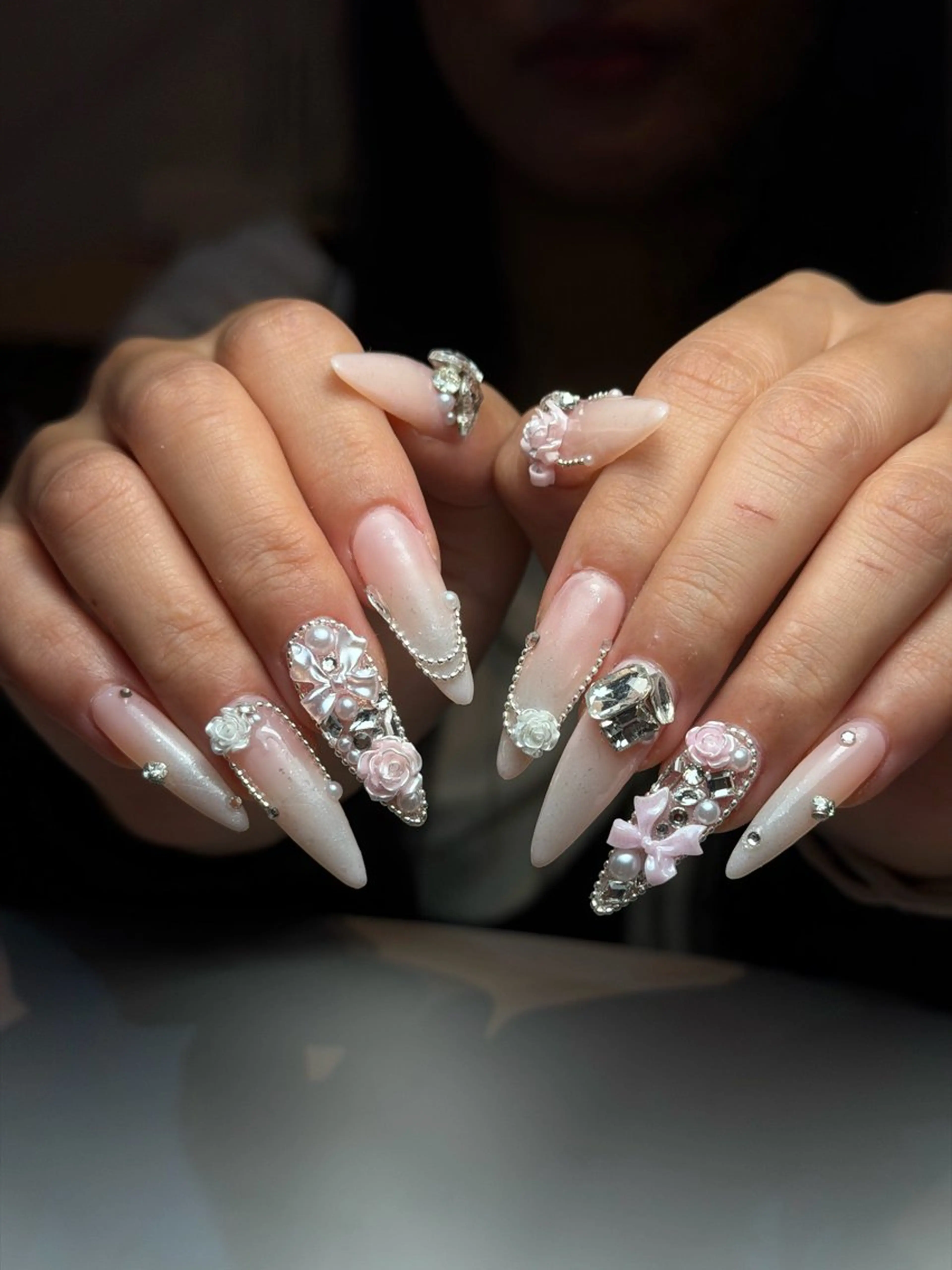 ネイル フレンチネイル グラデーション 韓国ネイル マグネットネイル シンプルネイル ハンドネイル CoMo Nail Studio所属・CoMo Nailのネイルデザイン