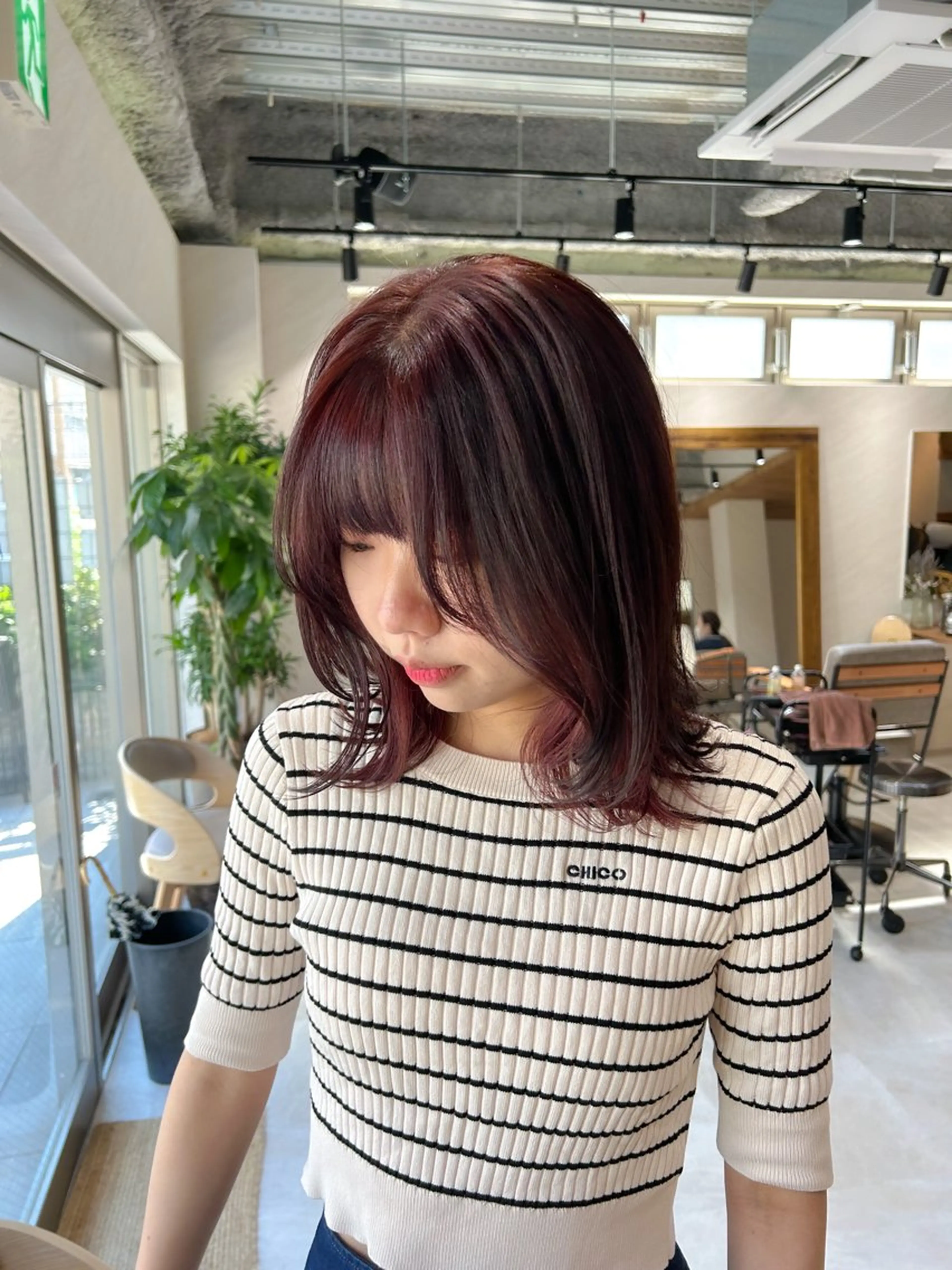 セミロング カラー カシス ヘアカラー トリートメント 🎀髪質改善・艶髪カ ラー🎀YUMEKAのヘアスタイル