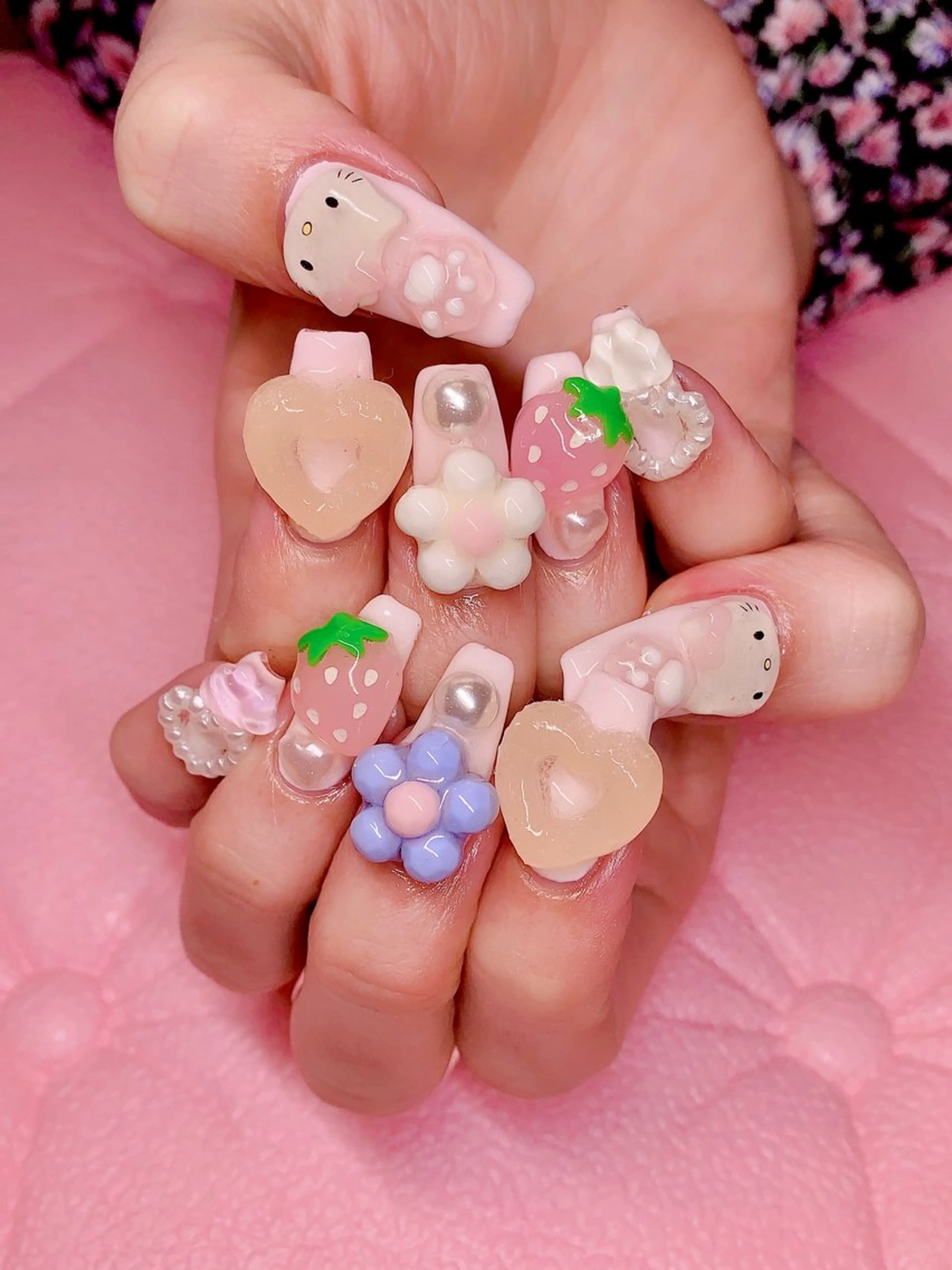 ネイル アートネイル キラキラネイル 持ち込み ぷっくりネイル ストーンネイル シェアサロンLei.g(レイジー)所属・3Dアートネイル💗 都築レナのネイルデザイン