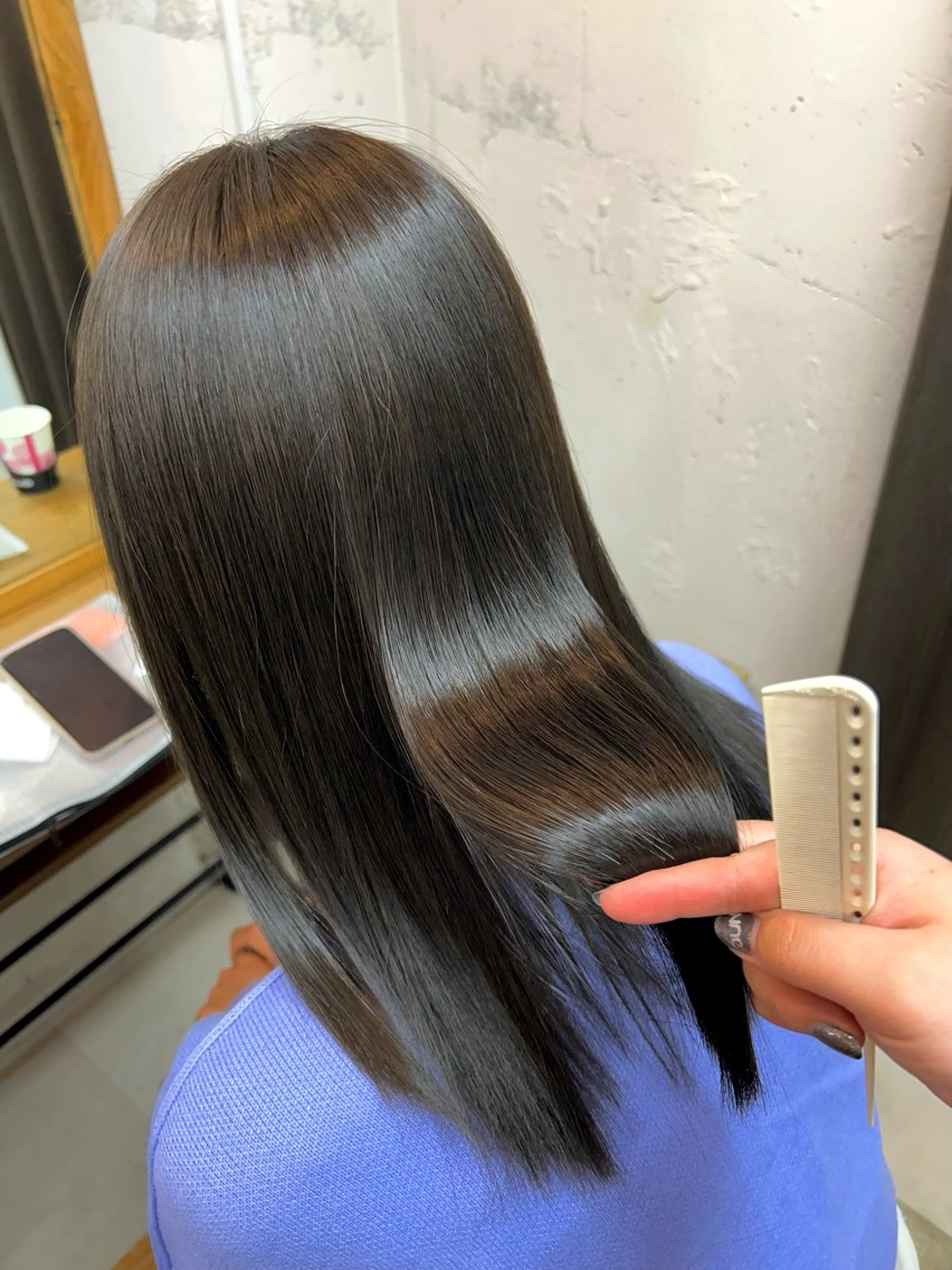 セミロング カラー アッシュ グレージュ 岩崎 美帆のヘアスタイル