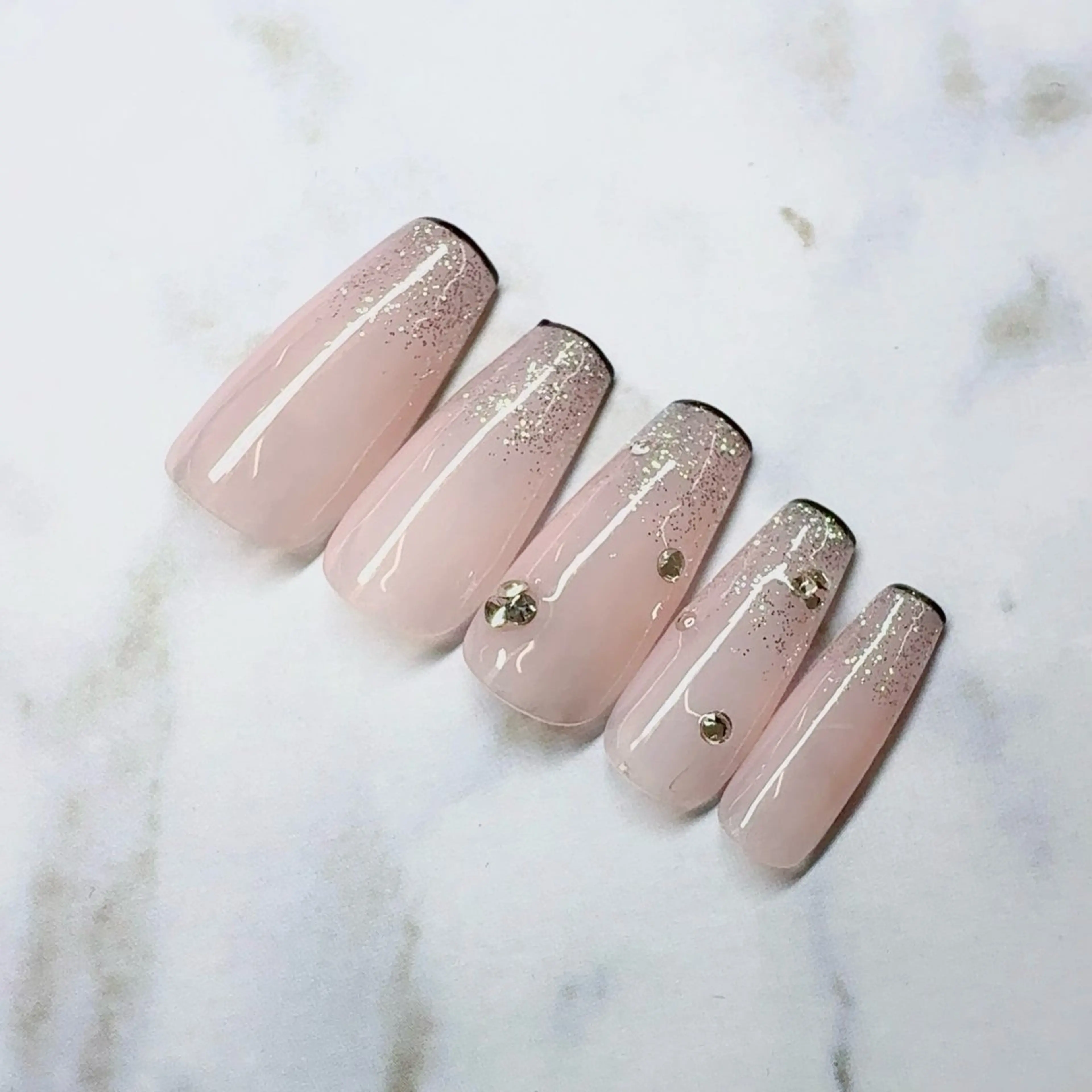 ネイル フレンチネイル グラデーション ラメ(グリッター) ラメグラデーション ハンドネイル Amie NAILのネイルデザイン