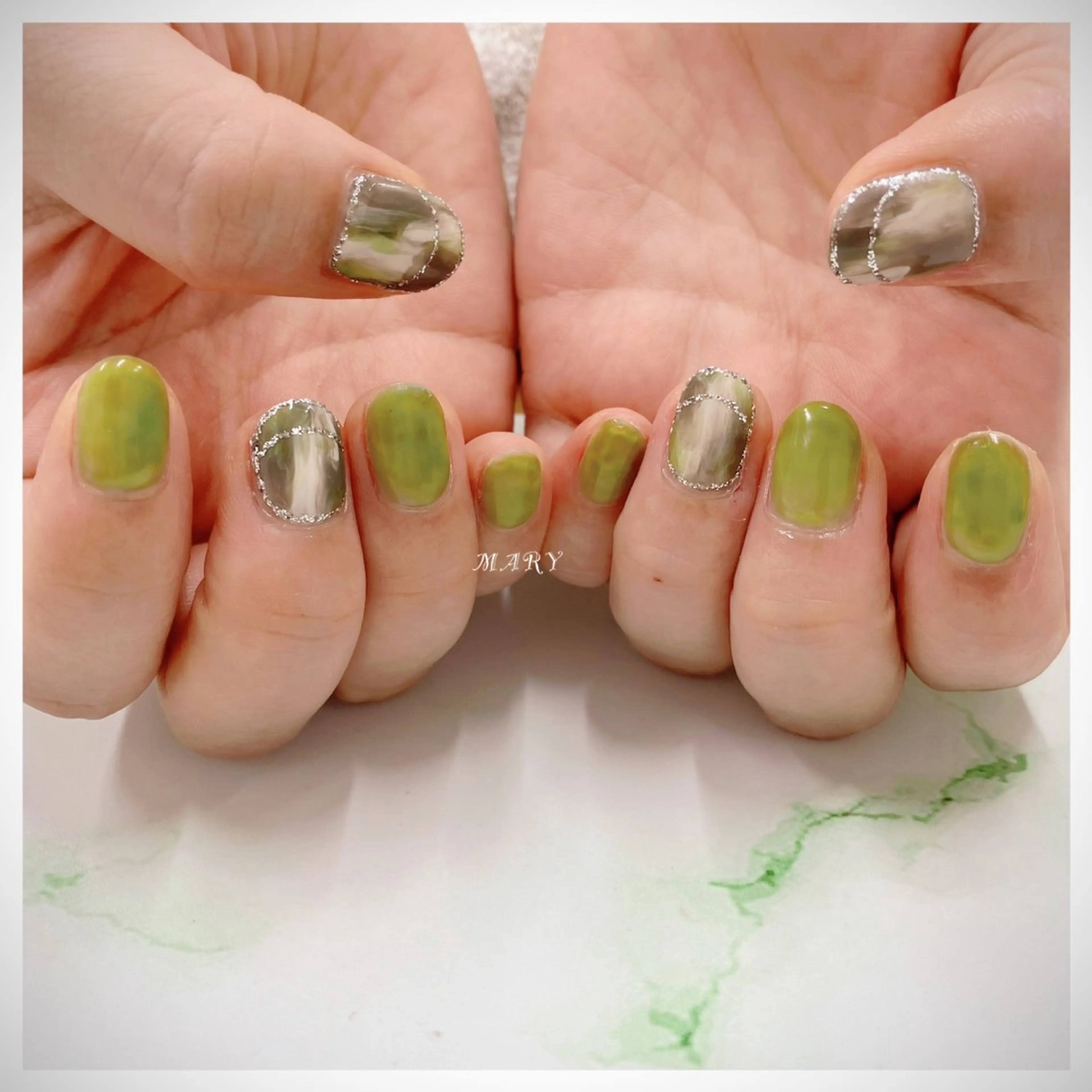 ネイル グリーン ニュアンスネイル ワンカラーネイル ハンドネイル Mary nail所属・Mary nail .narumiのネイルデザイン
