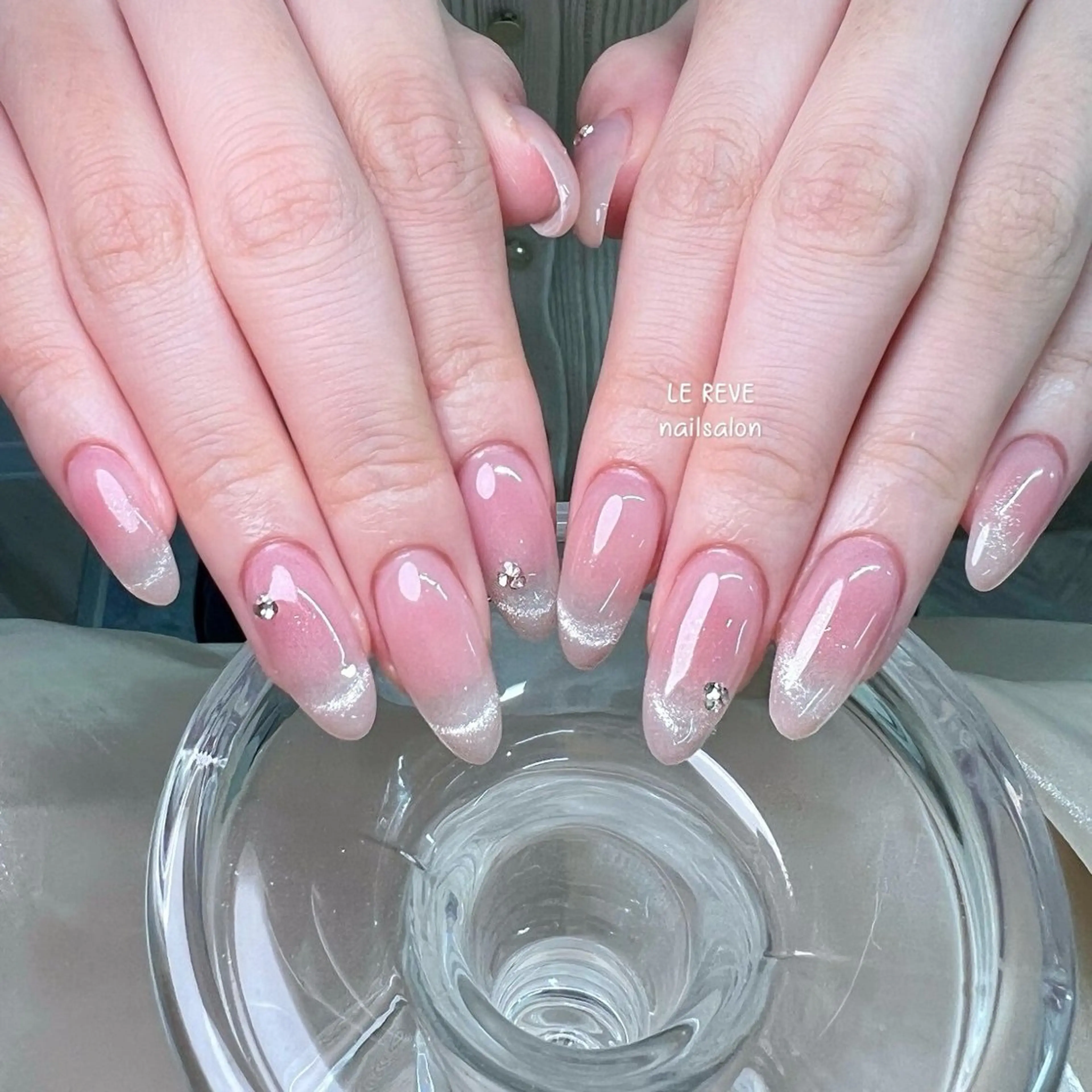 ネイル 韓国ネイル ニュアンスネイル シンプルネイル 夏ネイル ワンホンネイル ハンドネイル LE REVE nailsalonのネイルデザイン