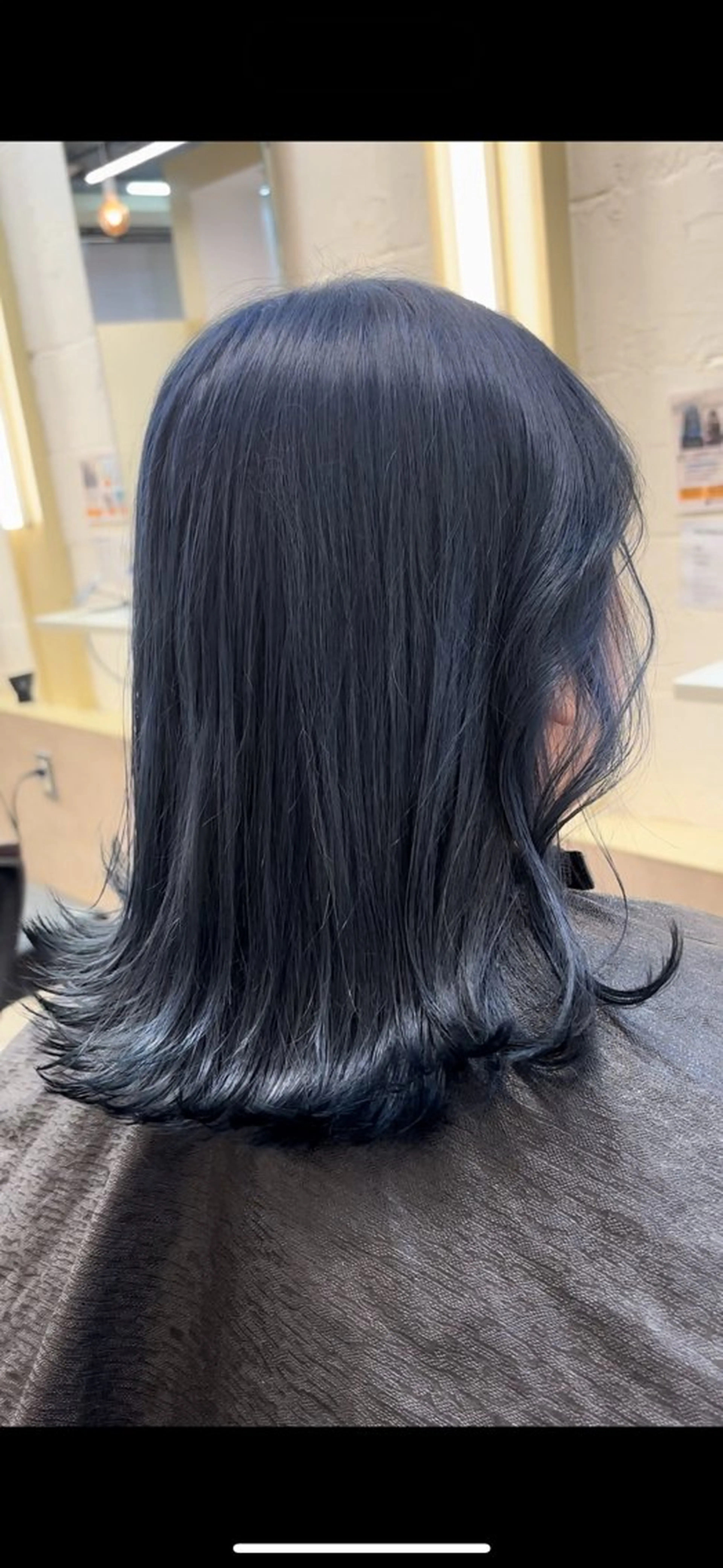 セミロング カラー 渡 汐音のヘアスタイル