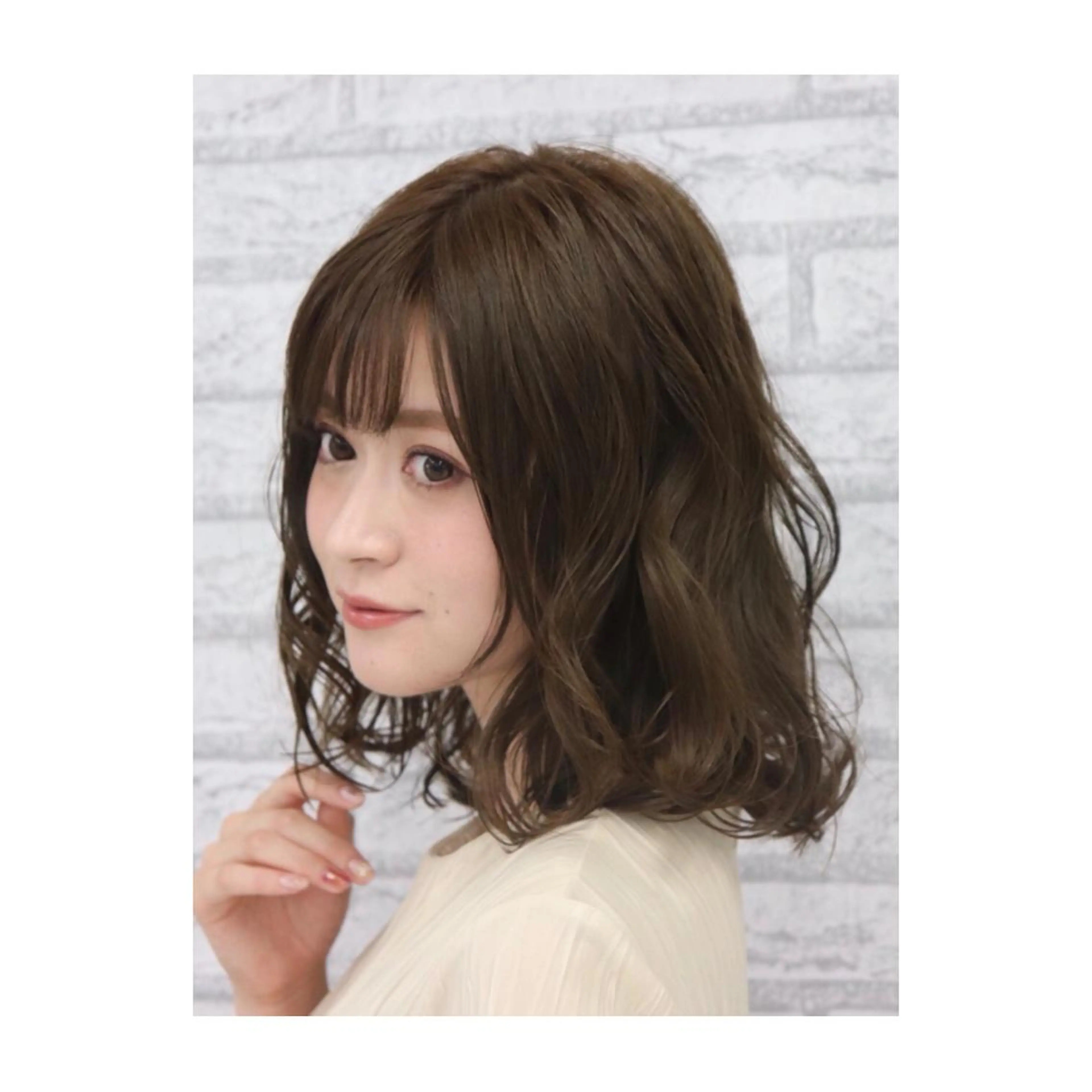 セミロング 松戸　レイヤーカット 野口　康太郎のヘアスタイル