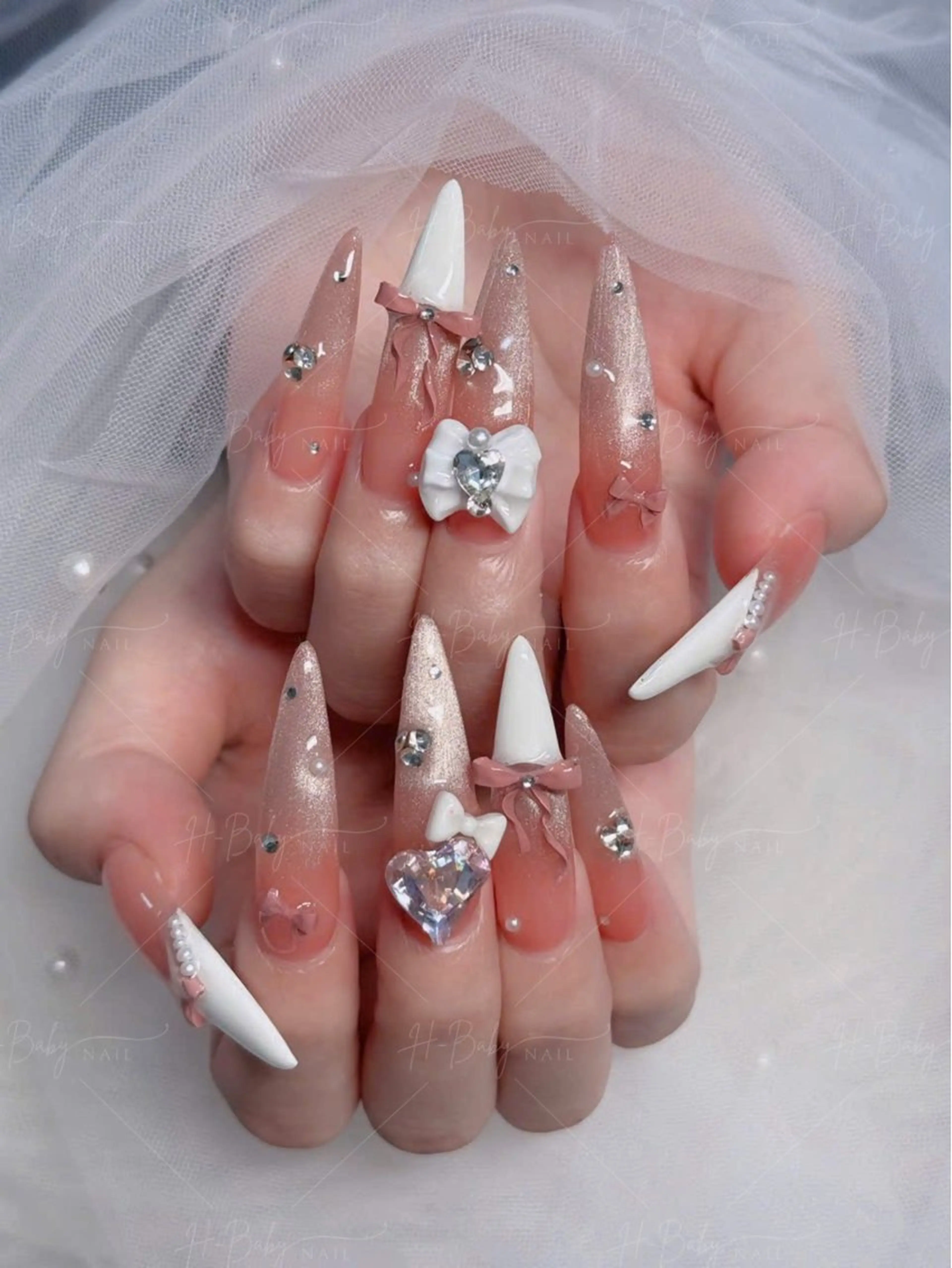 ネイル フレンチネイル ジェルネイル ガラスフレンチ ハロウィン ハート H.baby nail所属・H.baby Nail Salonのネイルデザイン