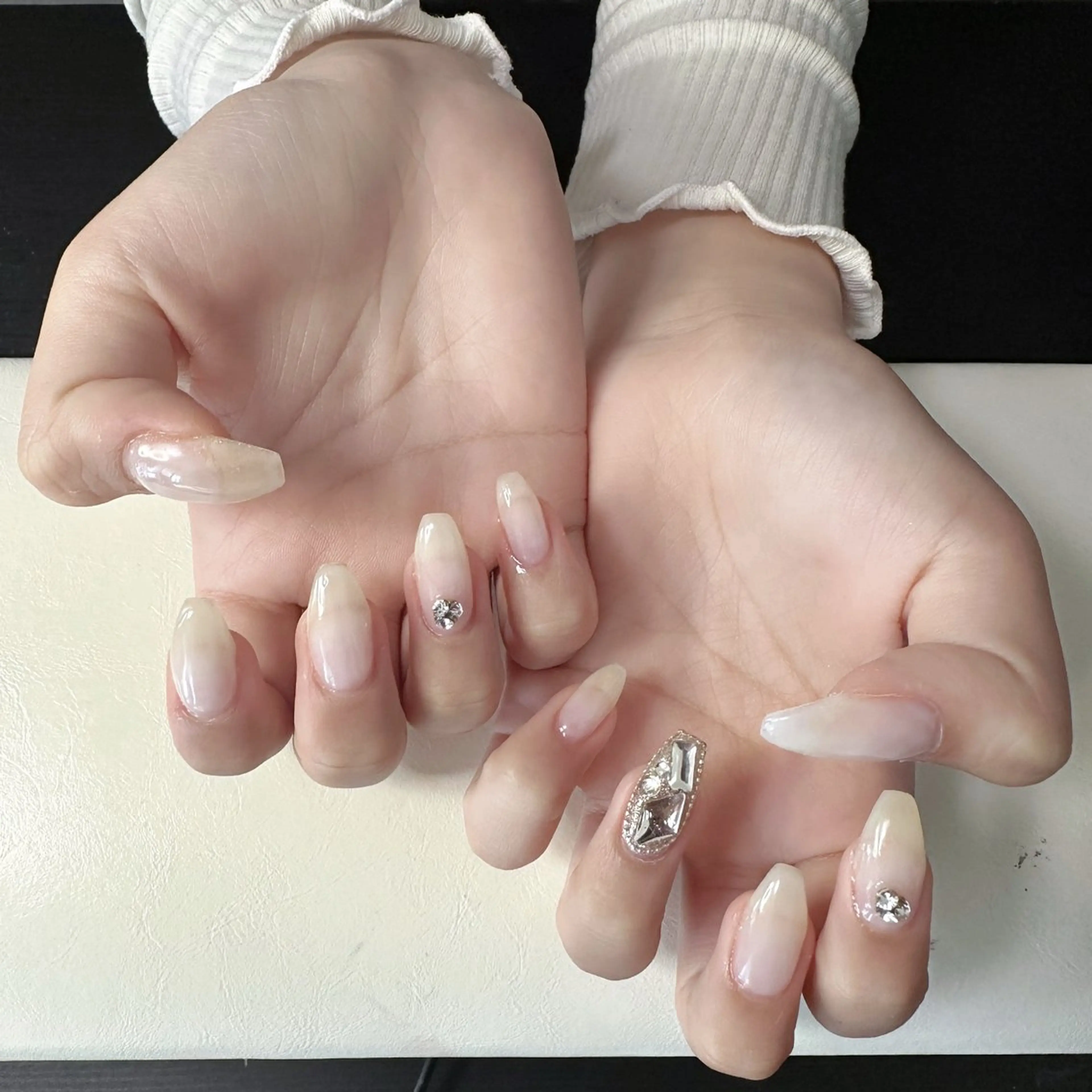 ネイル アートネイル キラキラネイル シンプルネイル ワンホンネイル tee nailのネイルデザイン