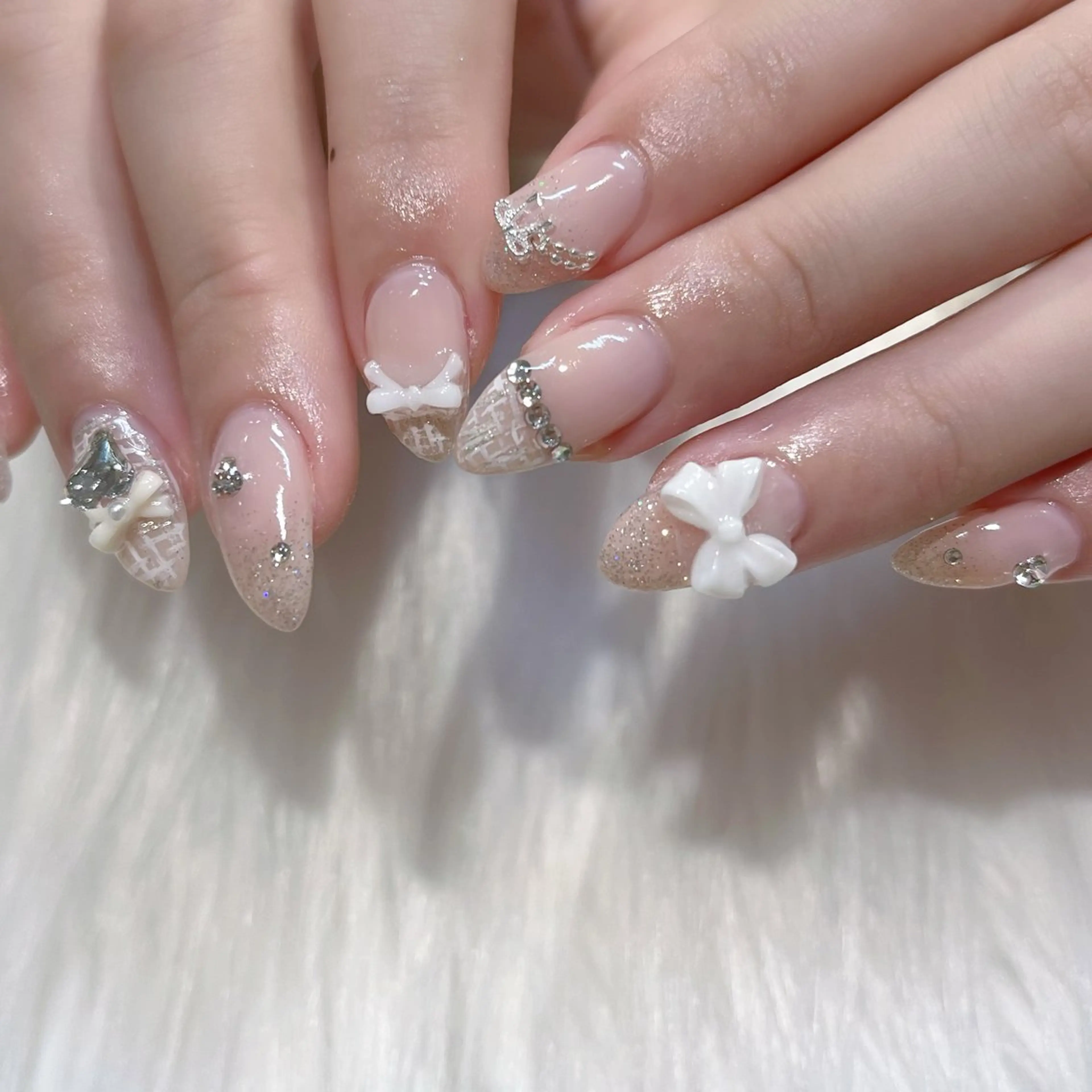 ネイル アートネイル ガーリー 韓国ネイル 持ち込み ワンホンネイル ハンドネイル KOKONA 🎀のネイルデザイン