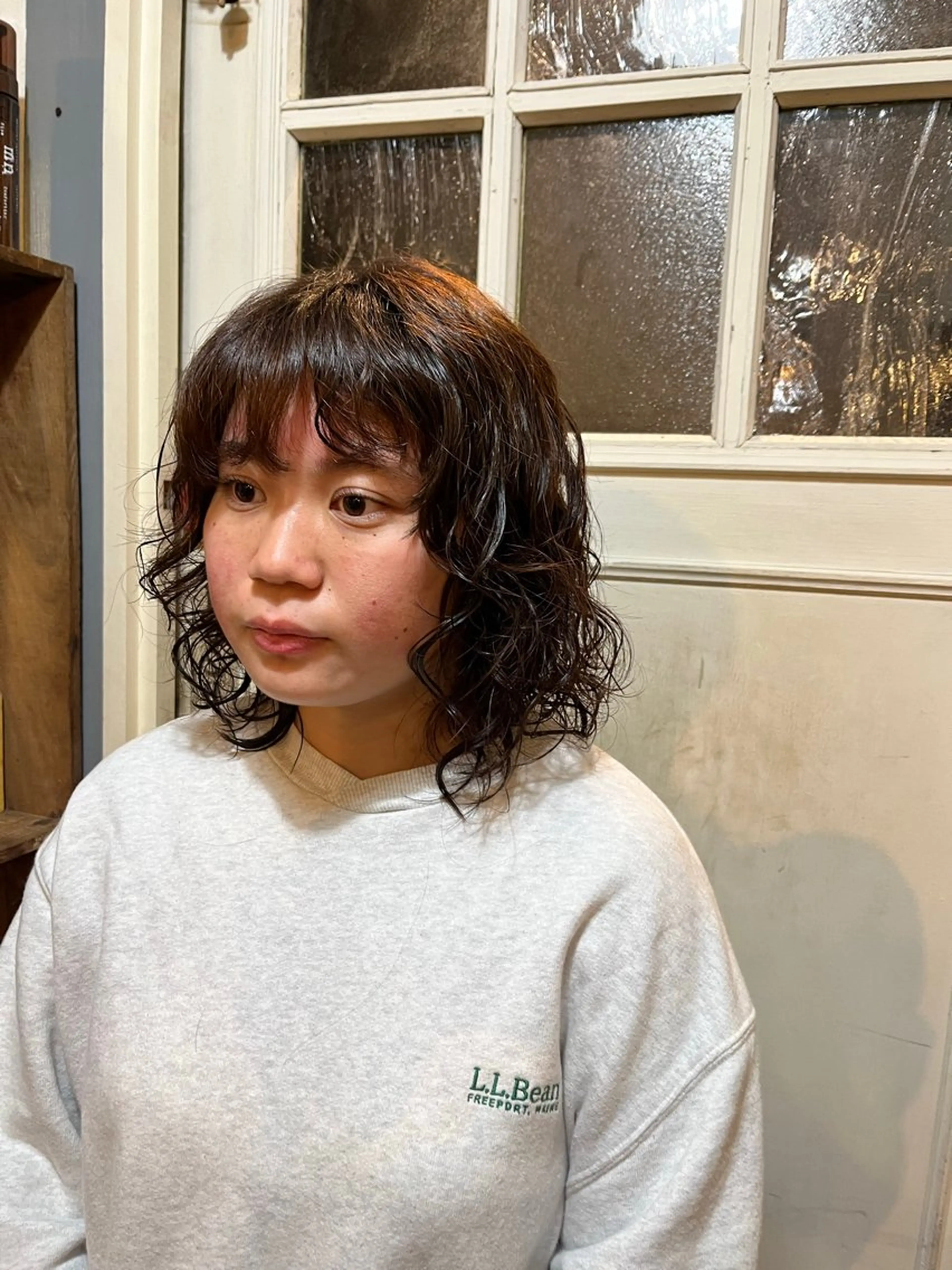 ミディアム パーマ ミディアムパーマ カット パーマ ヘッドスパ 抜け感パーマ/ 顔まわり/緒方椋のヘアスタイル
