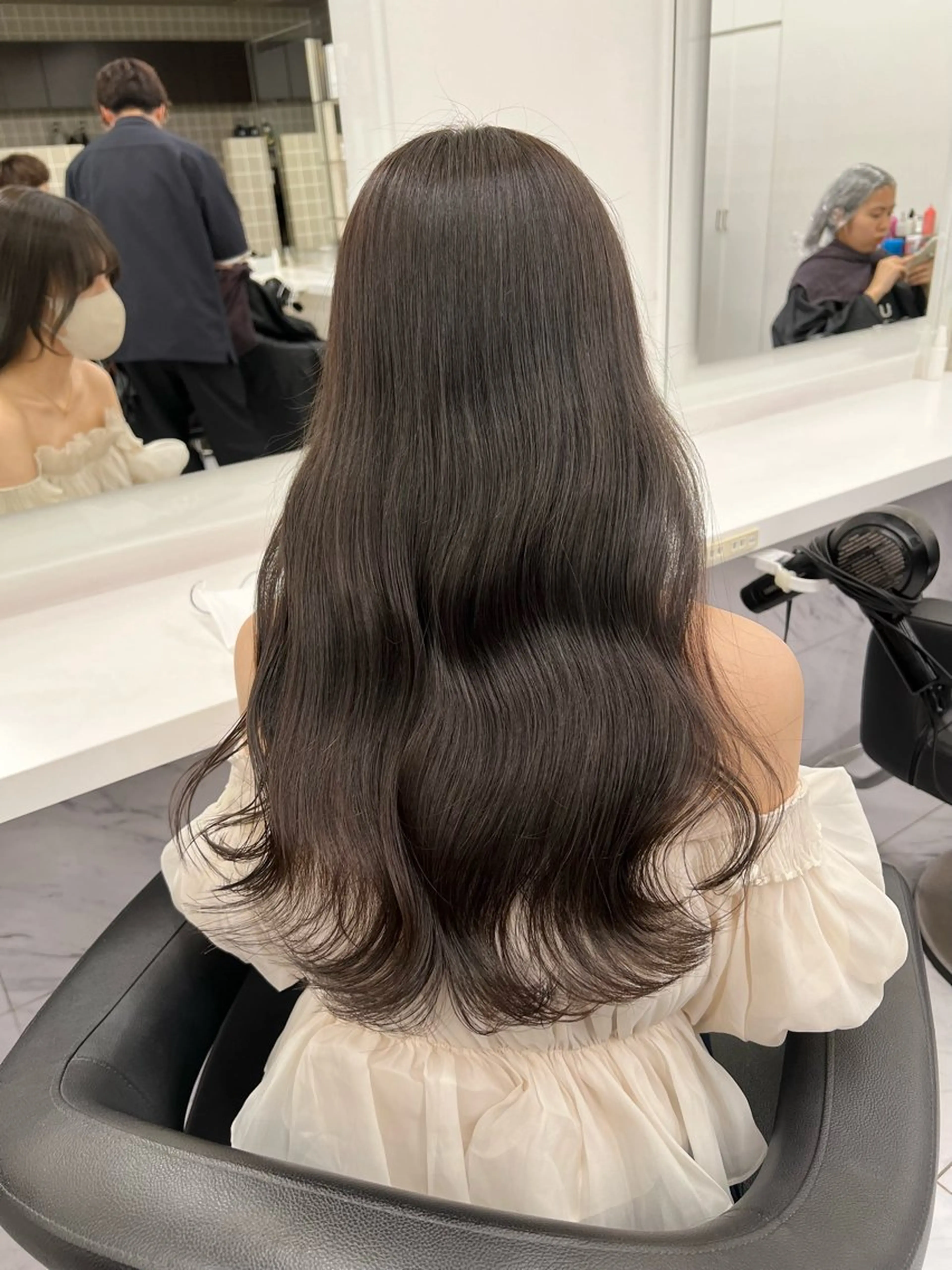 セミロング ヘアカラー トリートメント ヘッドスパ ヘアセット 💍レイヤーカット 艶髪💍亘紘輝のヘアスタイル