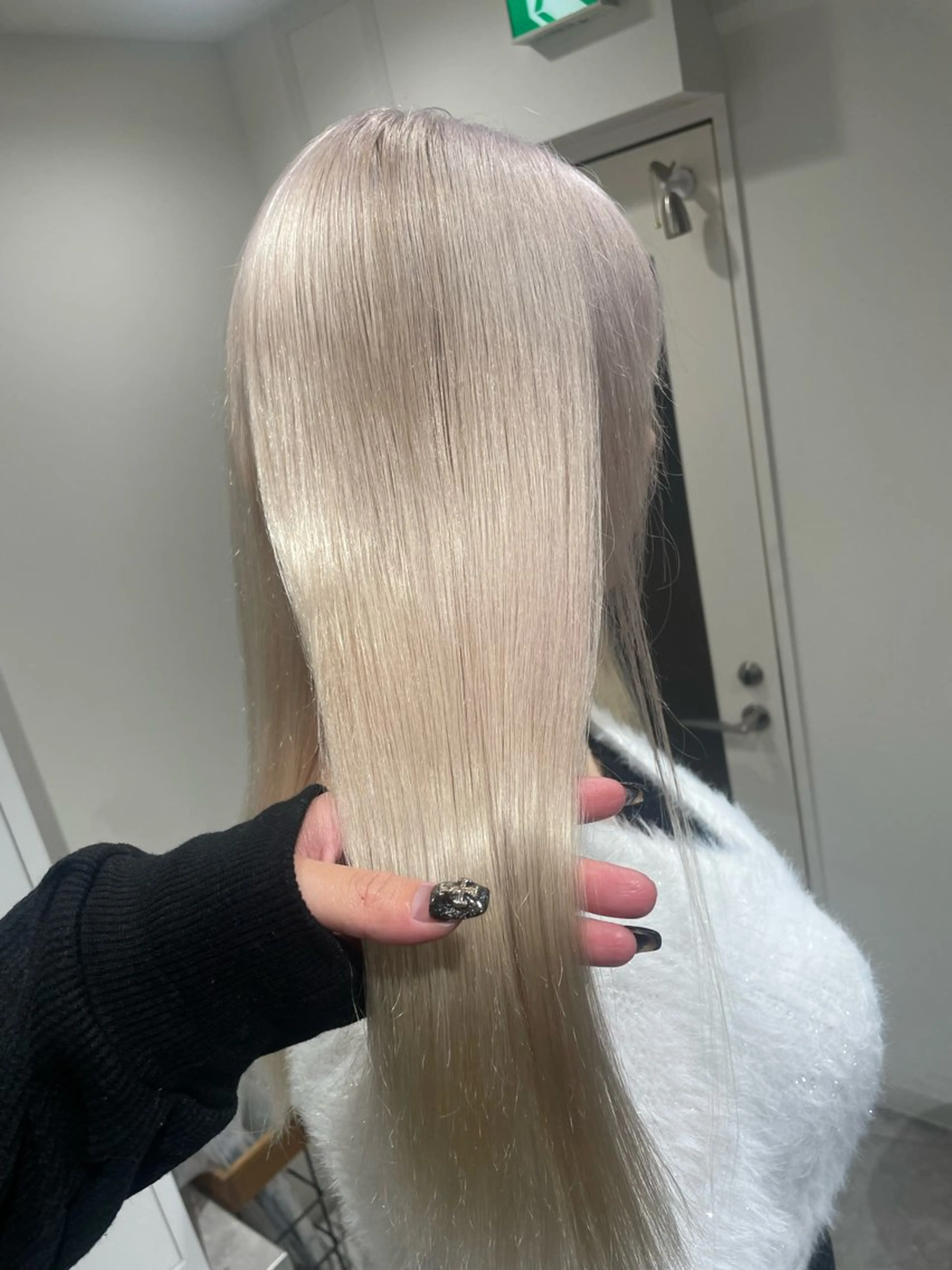 カラー ベージュカラー ブリーチ ブロンド ブロンドベージュ ヘアカラー mimiiy fukaのヘアスタイル