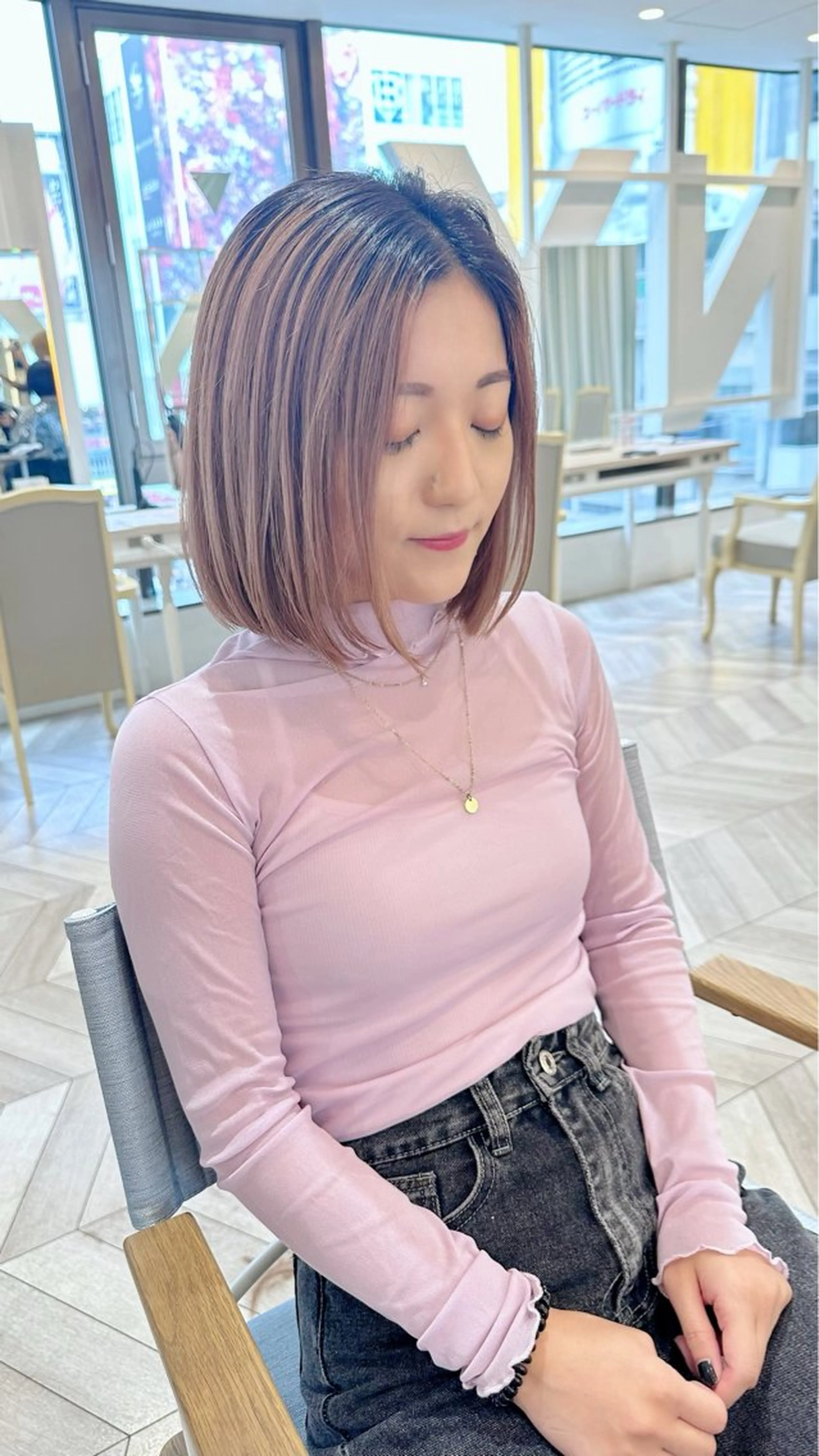 ミディアム ボブ ベージュ/インナー カラー🤍Rieのヘアスタイル