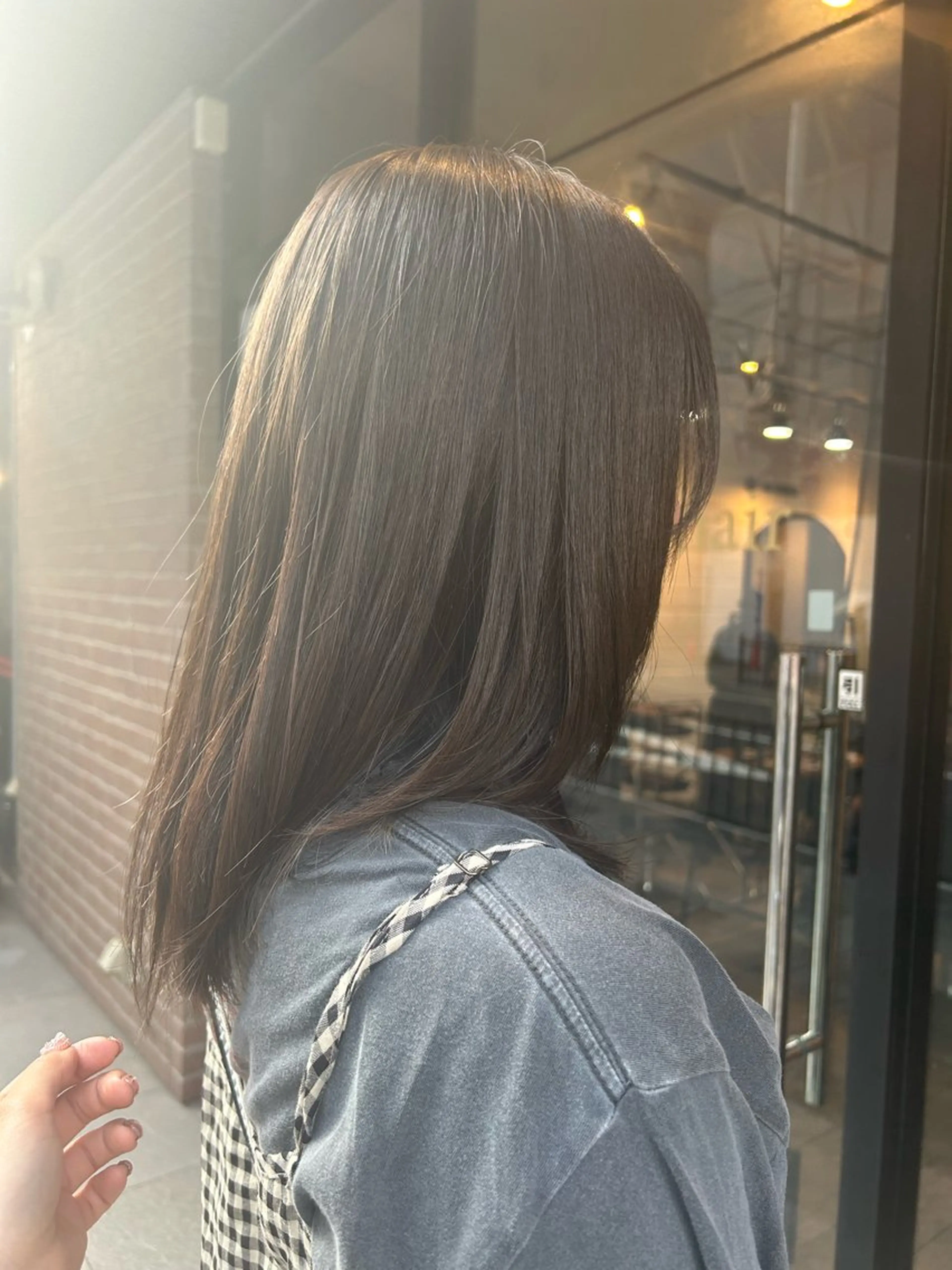 ミディアム カラー ブリーチ 透明感カラー グレージュ ブリーチなしカラー オリーブグレージュ 東 希良里のヘアスタイル