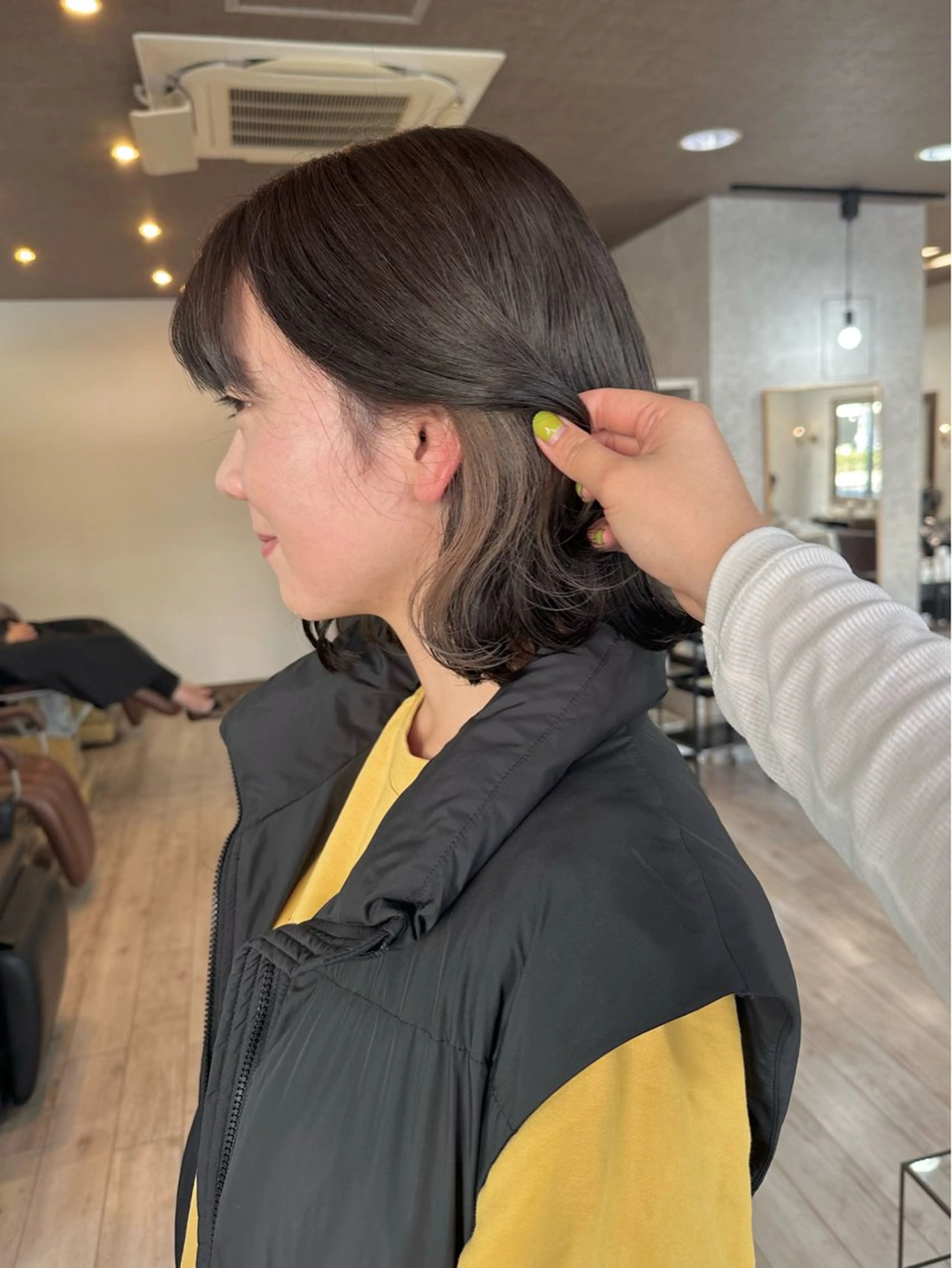 ミディアム カラー ベージュカラー イヤリングカラー ミルクティーベージュ カット ヘアカラー トリートメント 高橋 みく/ minim 暖色のヘアスタイル