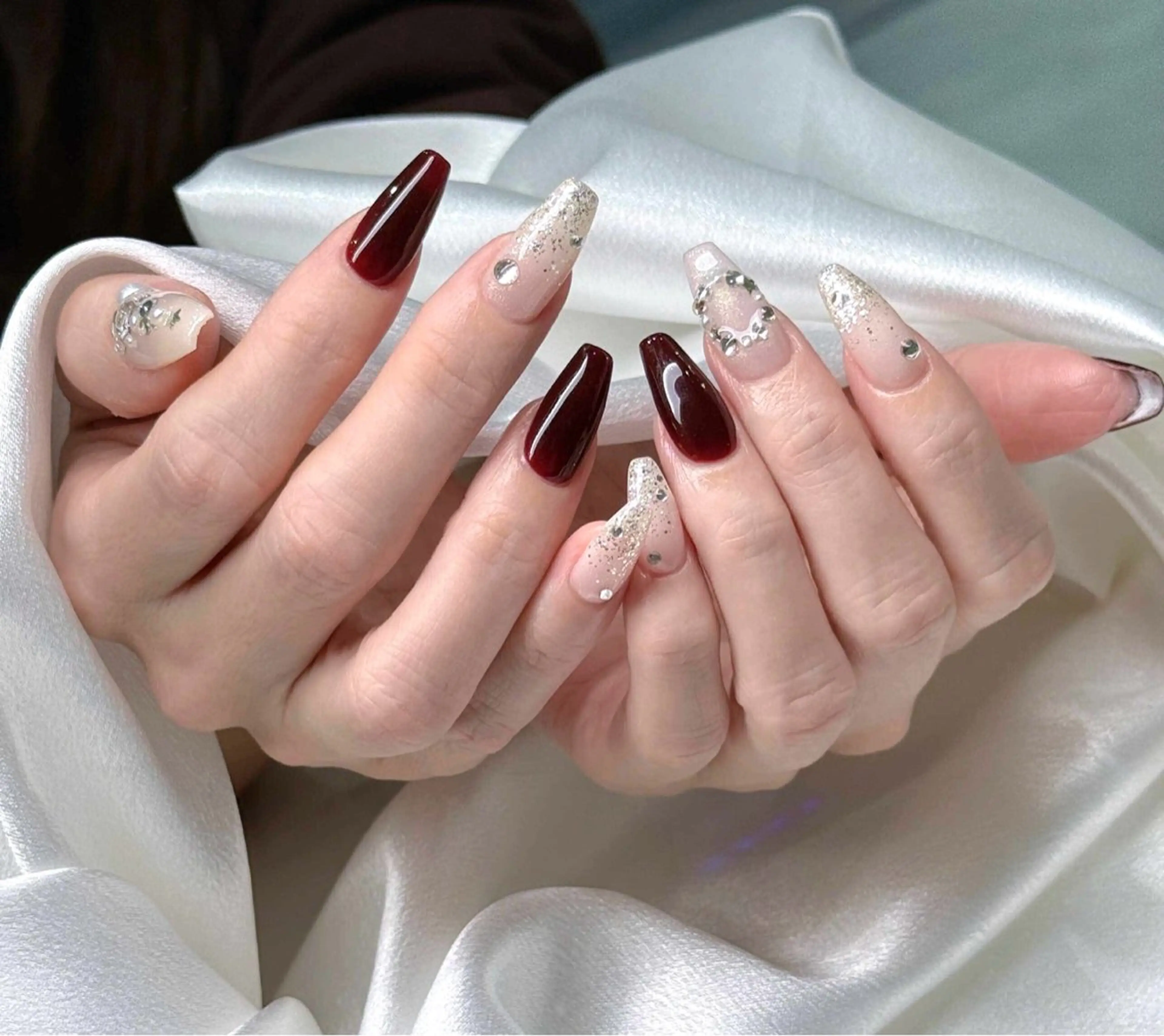 ネイル オーロラネイル ブルー チークネイル 長さ出し フットネイル ハンドネイル NAILS 168 池袋西口駅前店のネイルデザイン