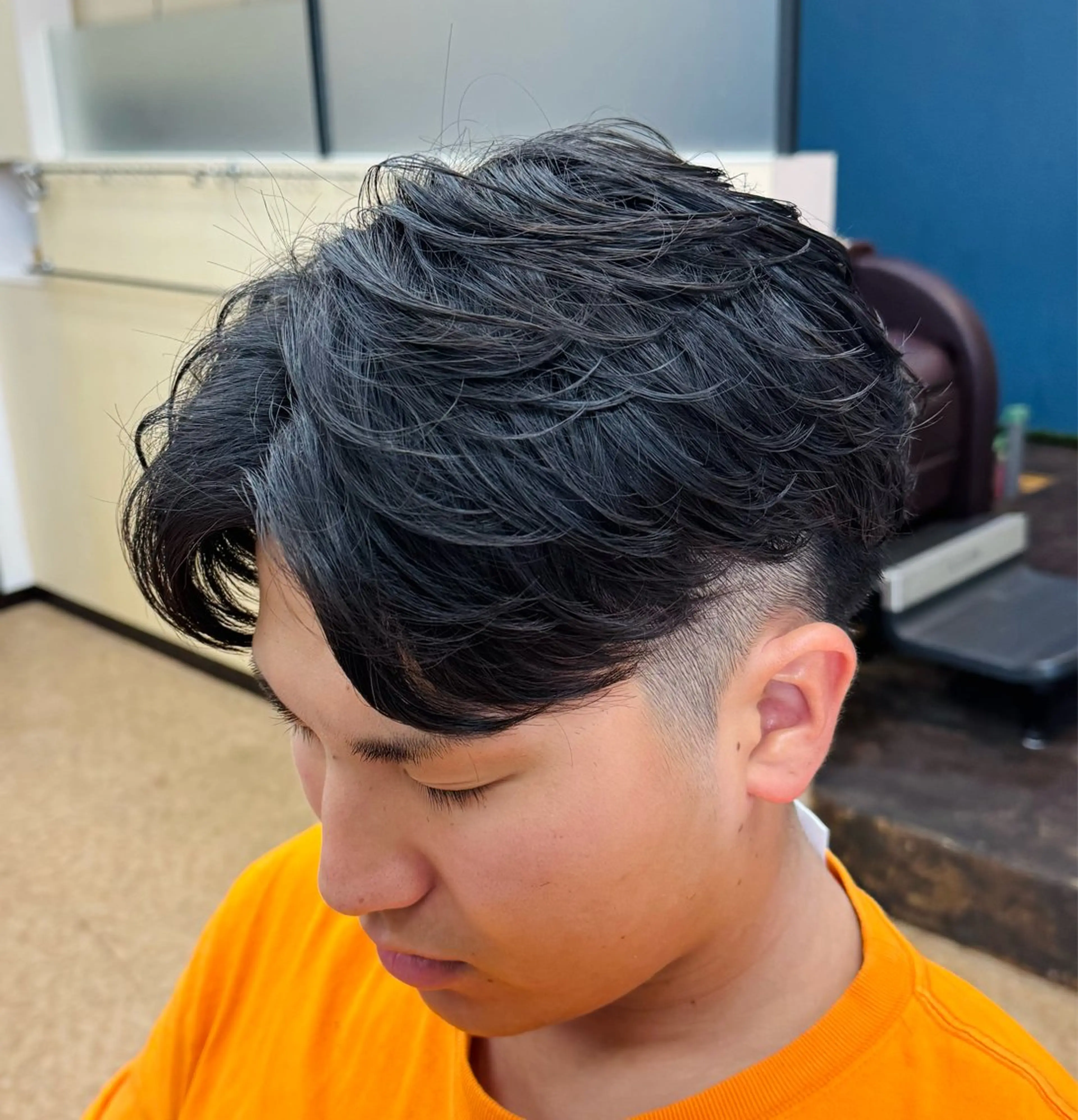 ミディアム メンズ ミディアムパーマ フェザーパーマ メンズパーマ 大石 雄生のヘアスタイル